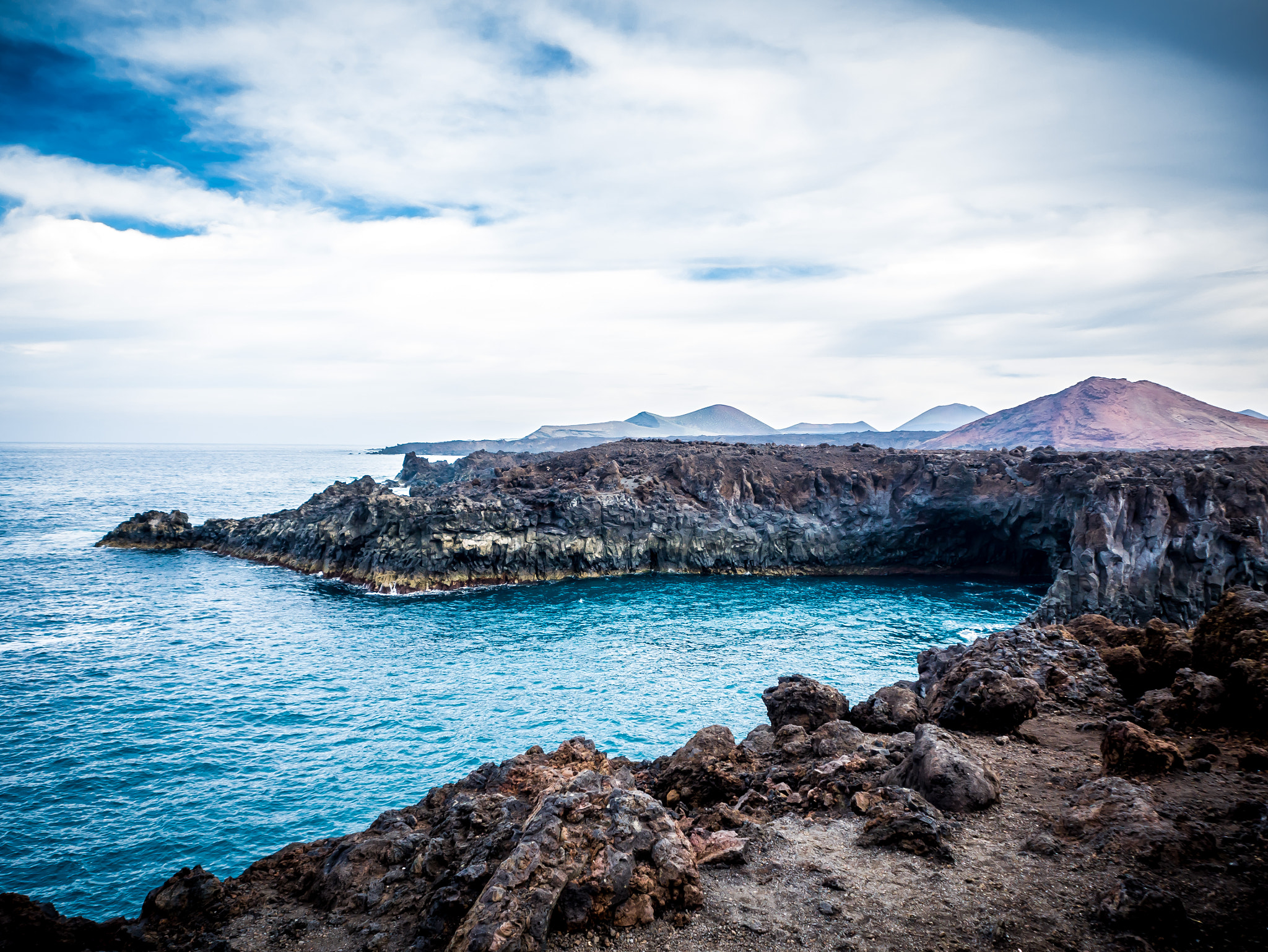 Panasonic Lumix DMC-GX7 + OLYMPUS M.12-50mm F3.5-6.3 sample photo. The cliff photography