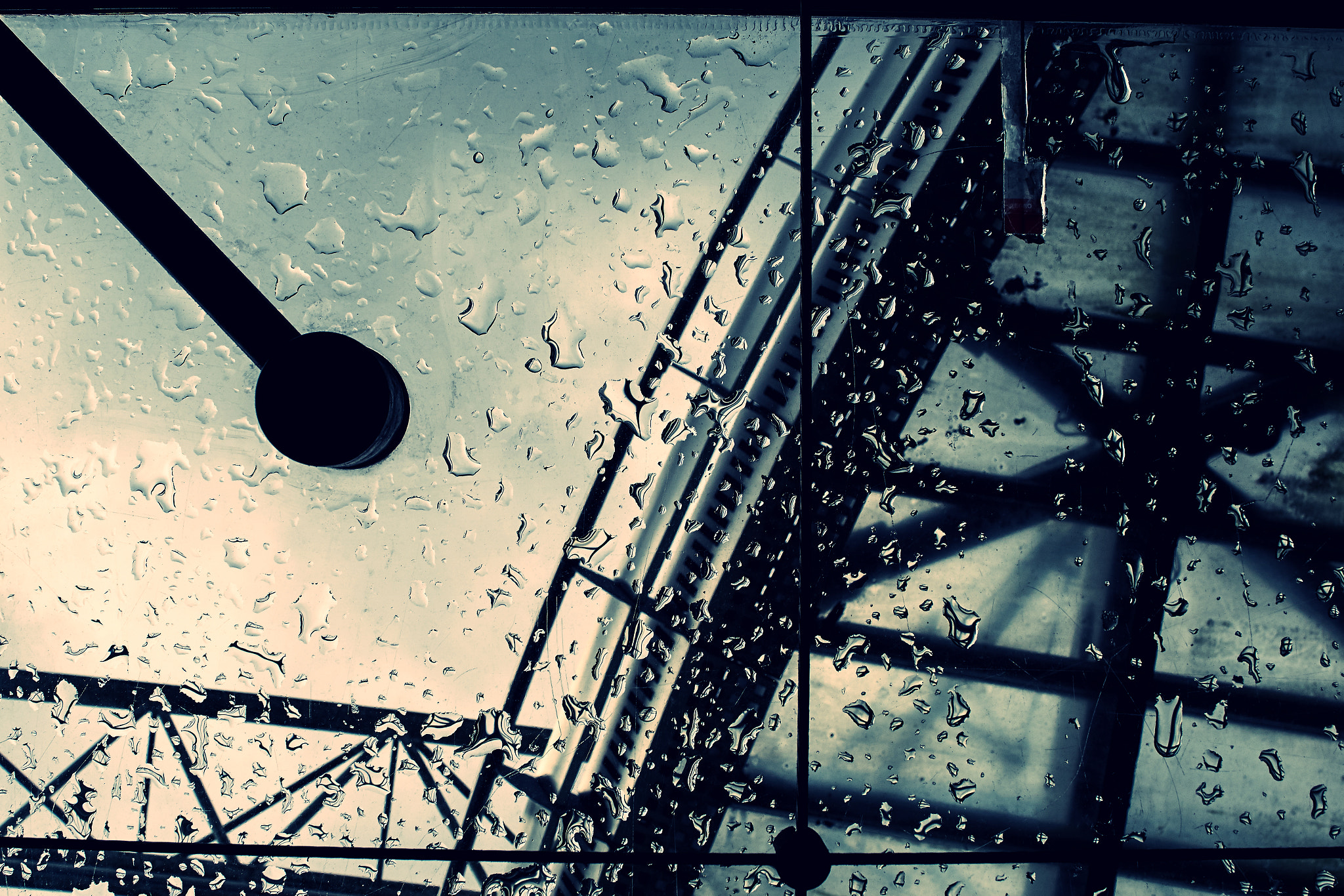 24mm F2.8 sample photo. Rainy day photography
