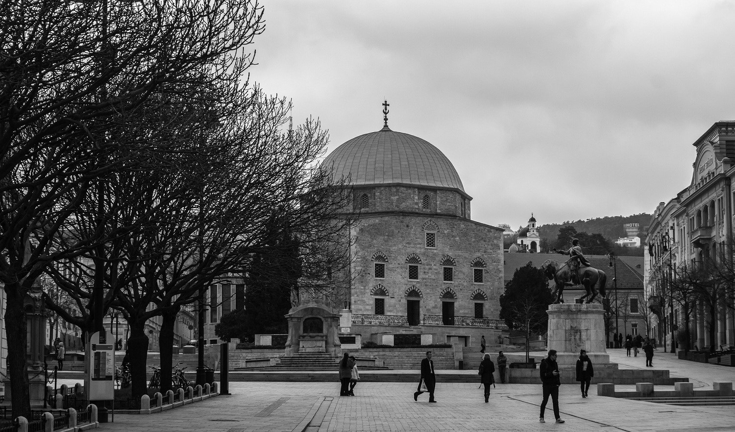 Canon EF-S 18-55mm F3.5-5.6 sample photo. Pécs, széchenyi square photography