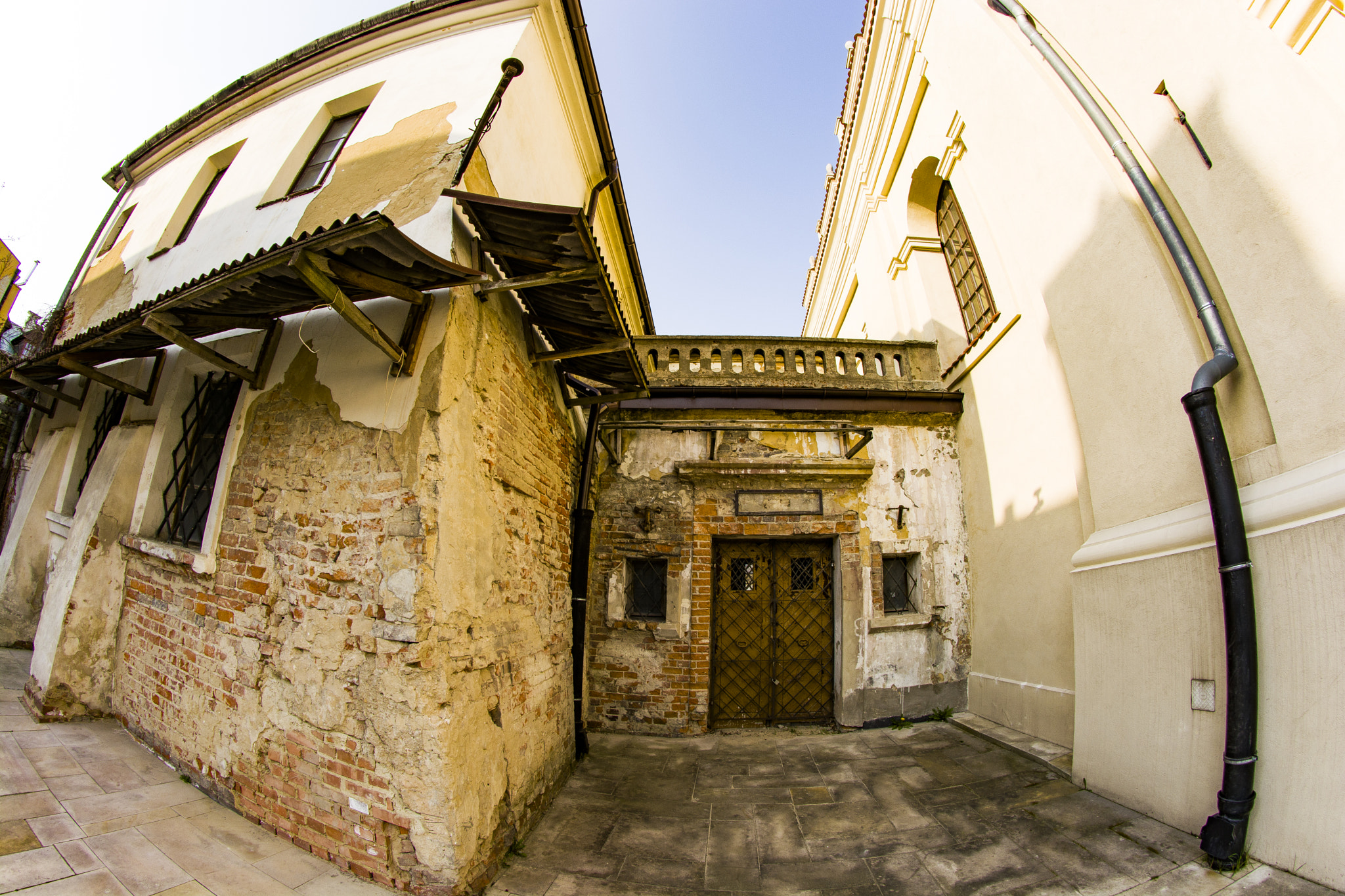 Nikon D5200 + Samyang 8mm F3.5 Aspherical IF MC Fisheye sample photo. Old city photography