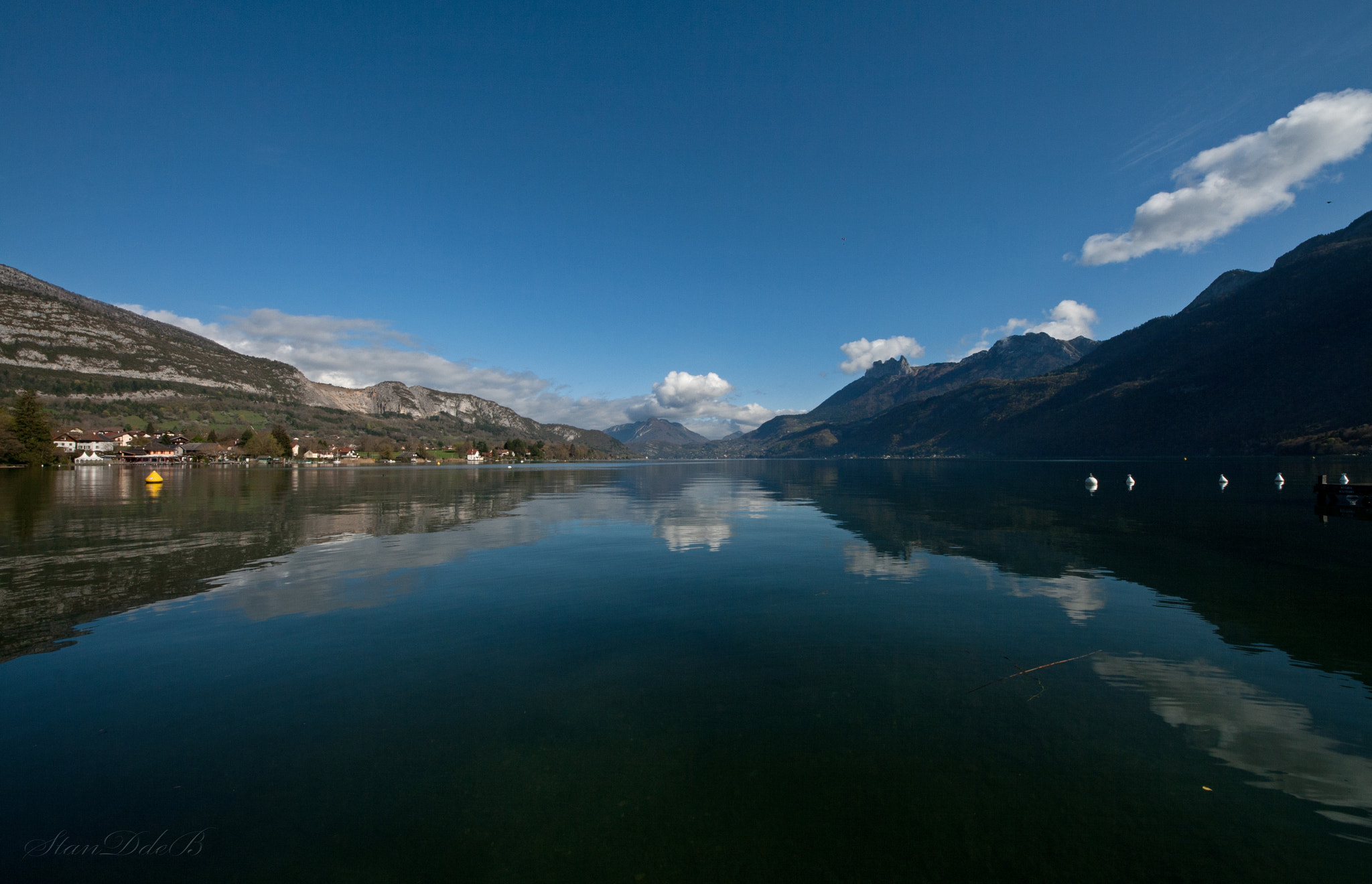 Sigma 8-16mm F4.5-5.6 DC HSM sample photo. Lac d'annecy photography
