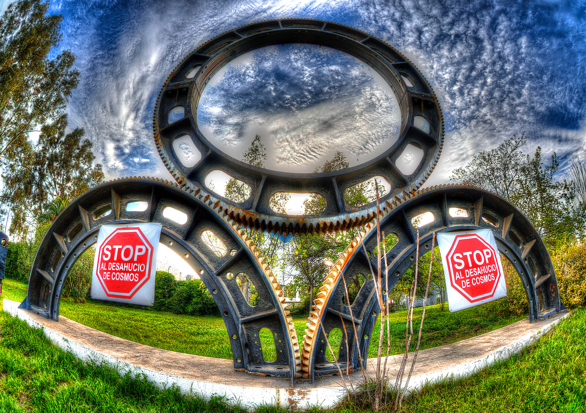 Canon EF 8-15mm F4L Fisheye USM sample photo. Protesta photography