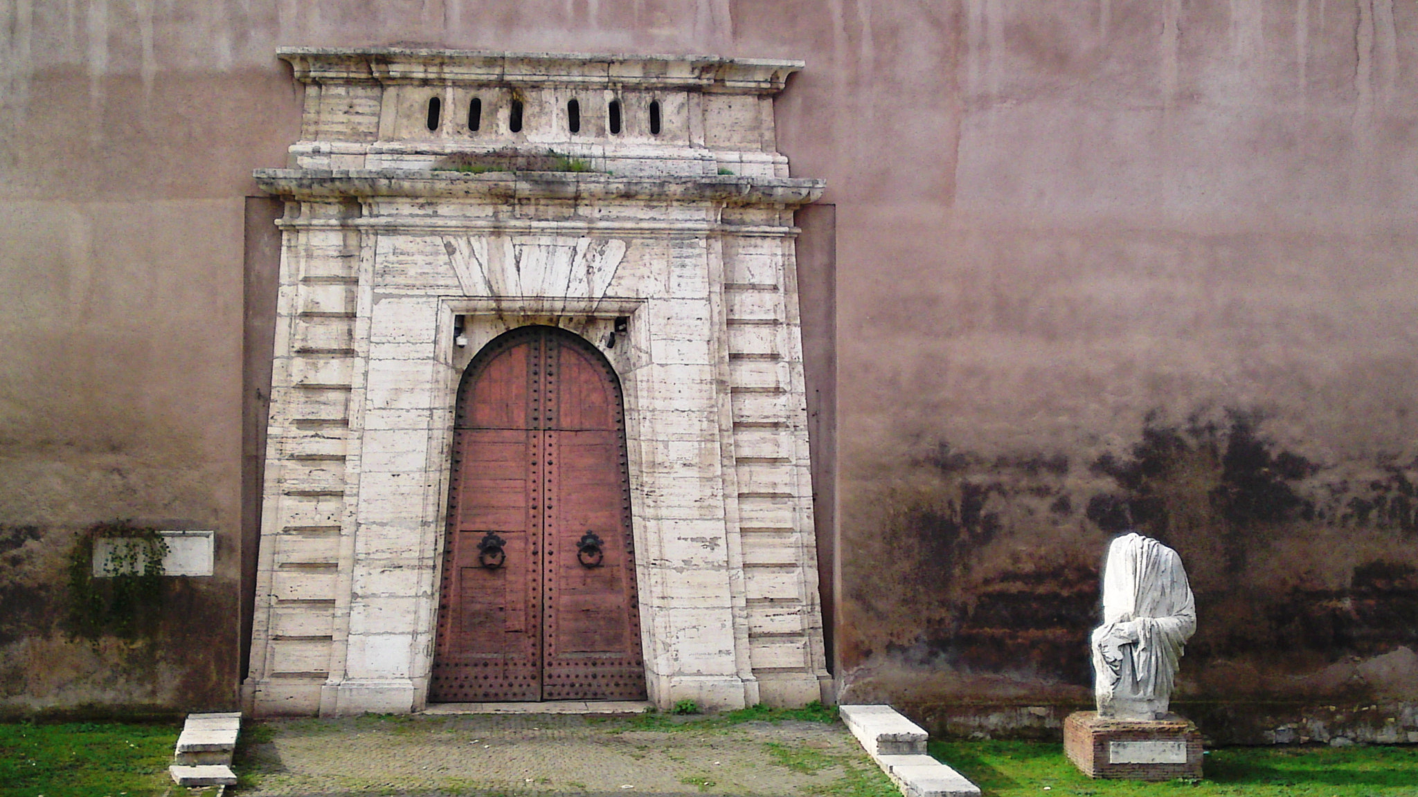 Sony Ericsson U1i sample photo. Saint angle castle door,rome photography