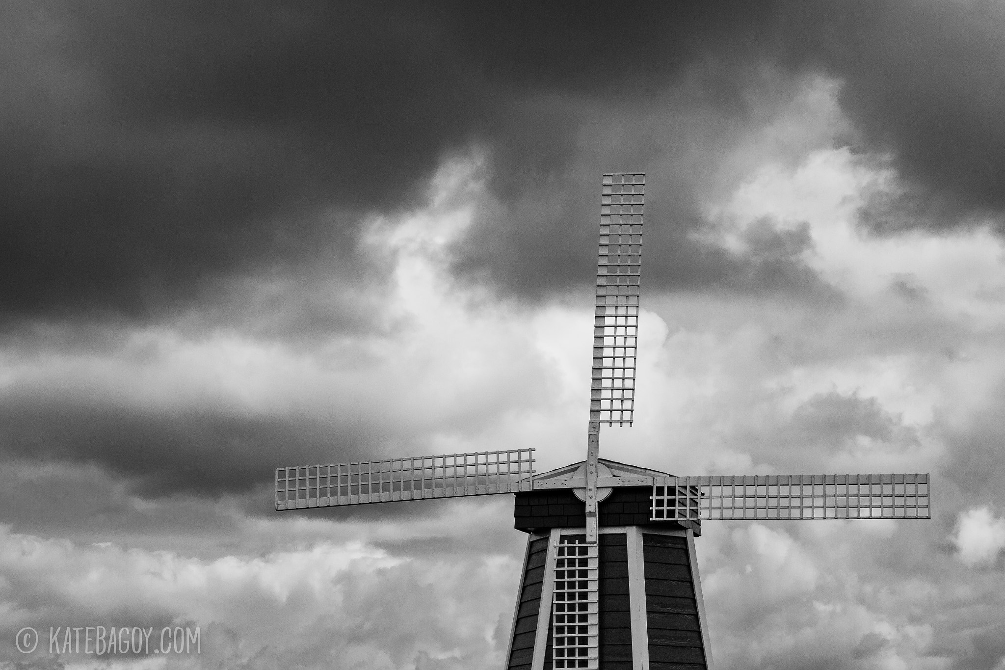 Canon EOS 100D (EOS Rebel SL1 / EOS Kiss X7) + Canon EF 50mm F1.8 II sample photo. Windmill photography