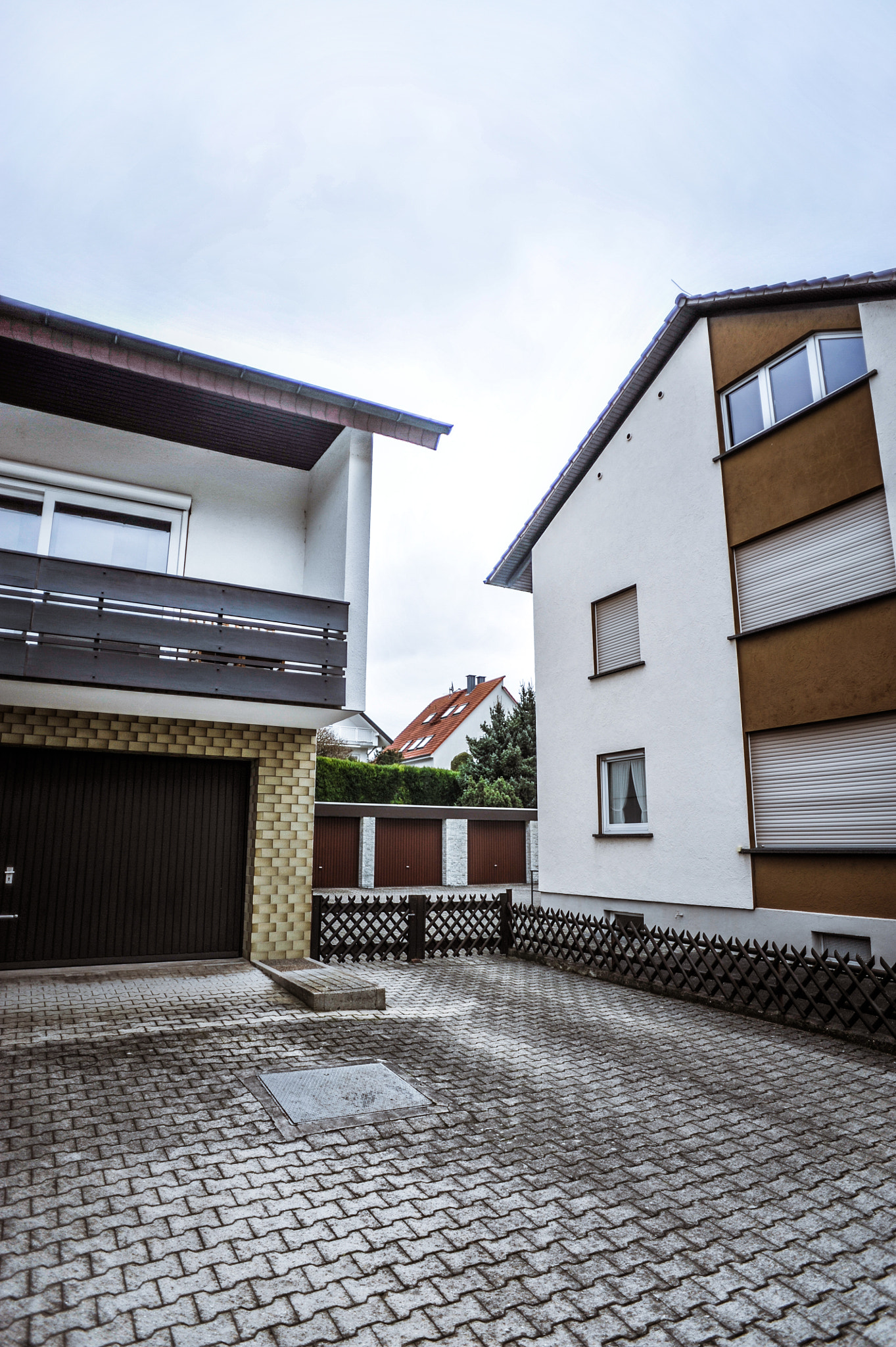 Nikon D700 + AF Nikkor 20mm f/2.8 sample photo. Einfahrt photography