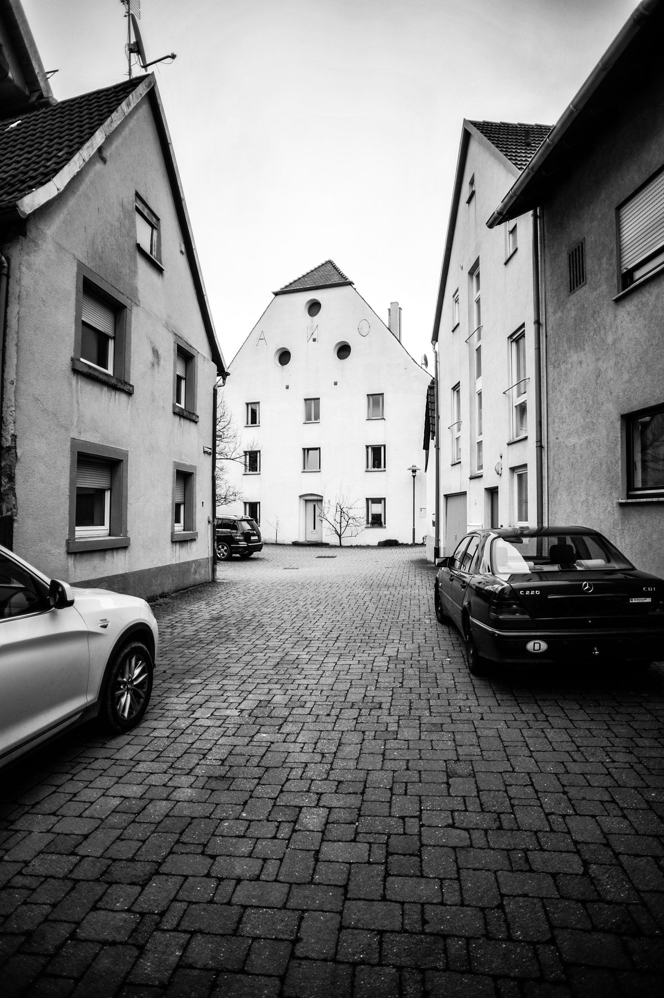Nikon D700 + AF Nikkor 20mm f/2.8 sample photo. Schwarz und weiss photography