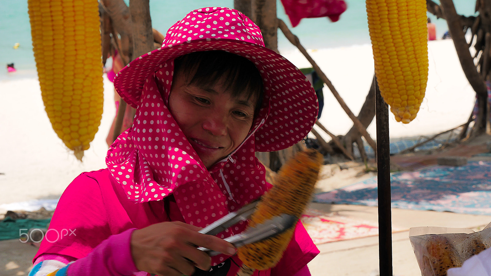 Panasonic Lumix DMC-GX7 + LUMIX G VARIO 45-150/F4.0-5.6 sample photo. Corn seller patong beach/phuket photography