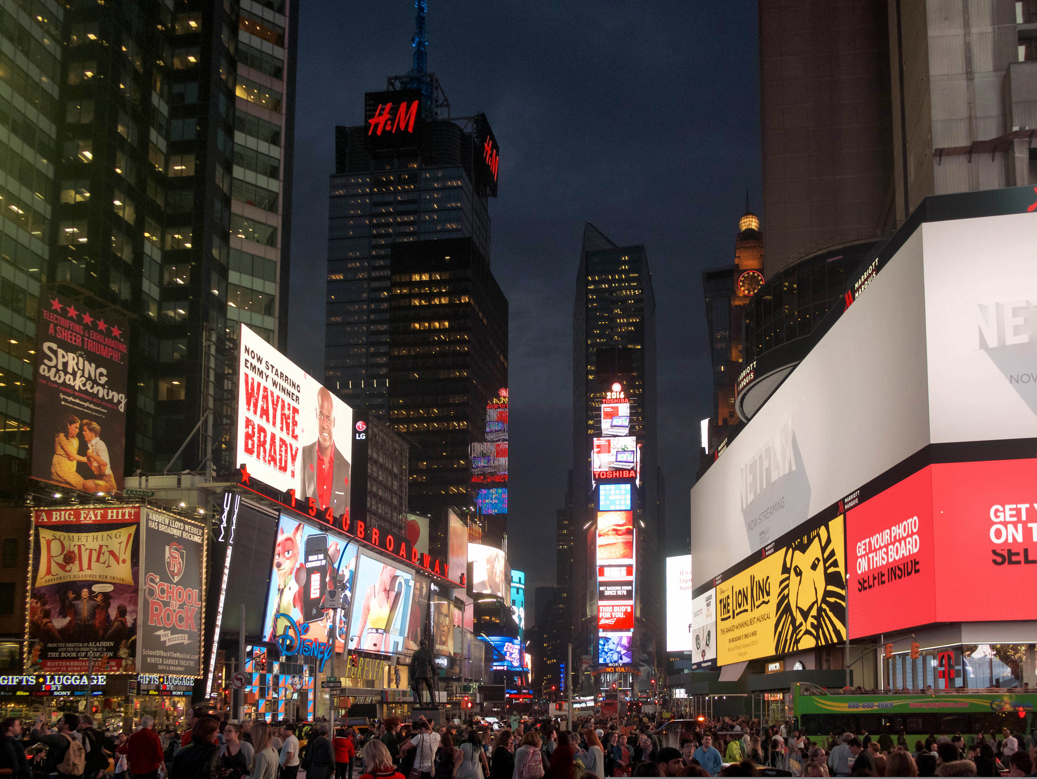 Panasonic Lumix DMC-GX7 + Panasonic Lumix G 14mm F2.5 ASPH sample photo. Times square photography