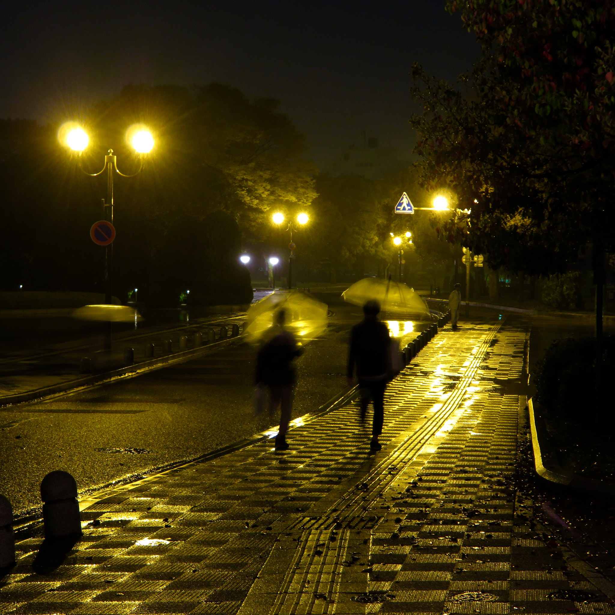 Canon POWERSHOT N2 sample photo. 黄色い夜 yellow night photography