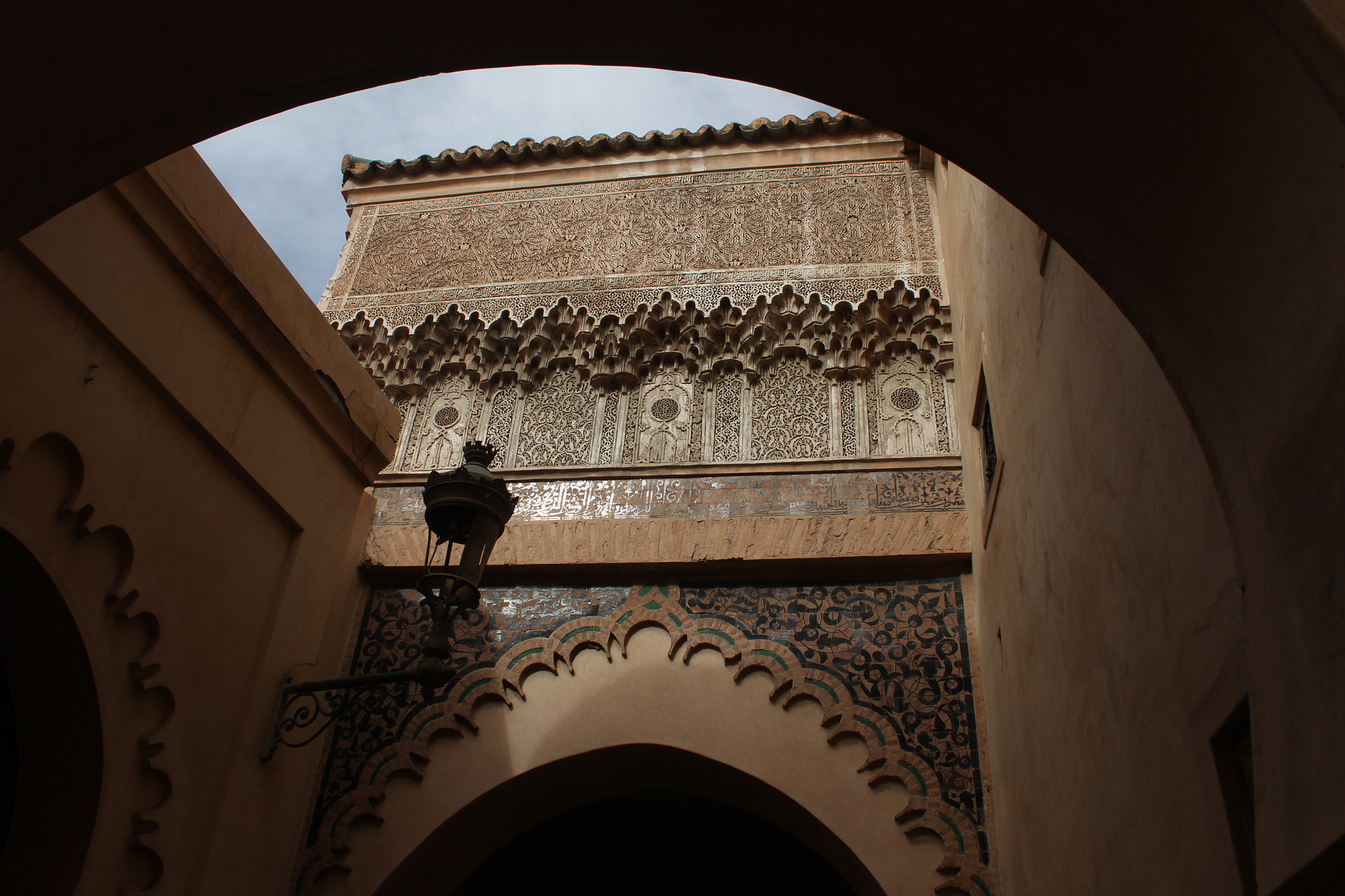 Canon EOS 600D (Rebel EOS T3i / EOS Kiss X5) + Canon EF-S 18-55mm F3.5-5.6 sample photo. Decorated facade in marrakesh photography