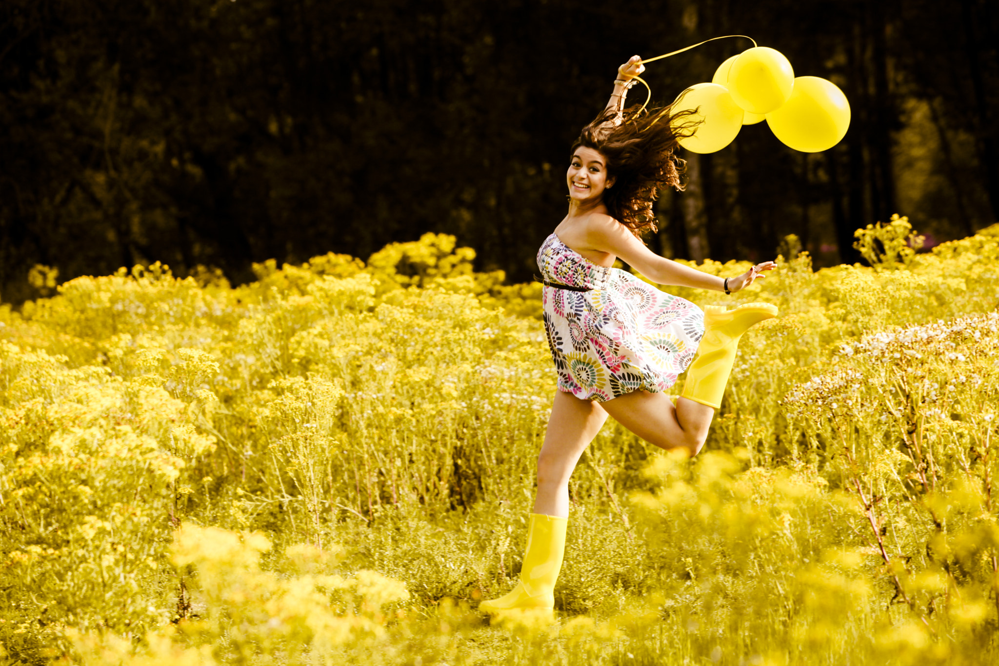 Образы позитив. Счастливые девушки в желтом. Фотосессия в желтом цвете. Счастливая девушка. Девушка в желтом.
