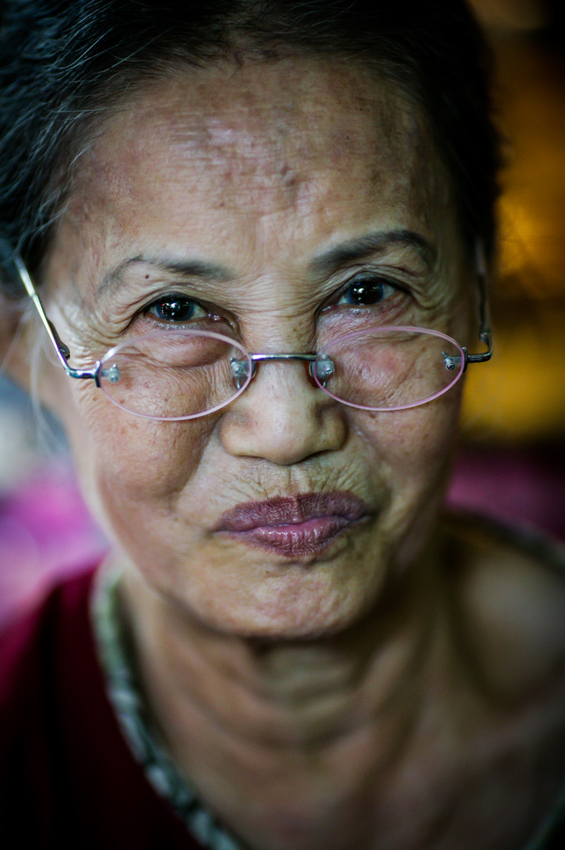 Canon EOS-1Ds + Canon EF 135mm F2L USM sample photo. Lady selling insense in chinatown, bangkok photography