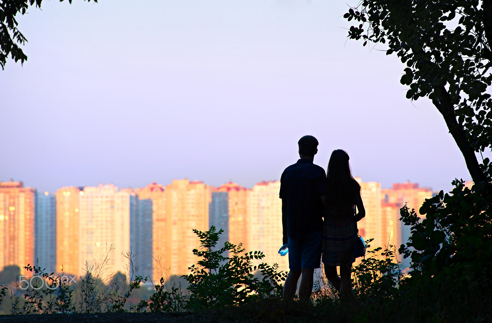 Nikon Df + Nikon AF-S Nikkor 28-300mm F3.5-5.6G ED VR sample photo. Couple in the city photography