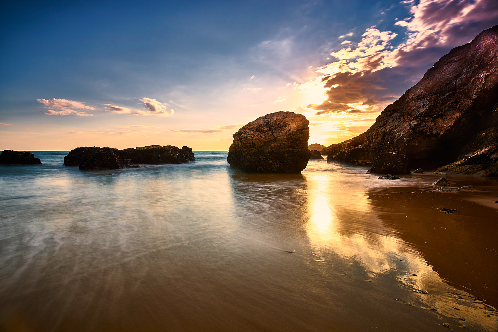 16-35mm F4 G SSM OSS sample photo. The rock photography