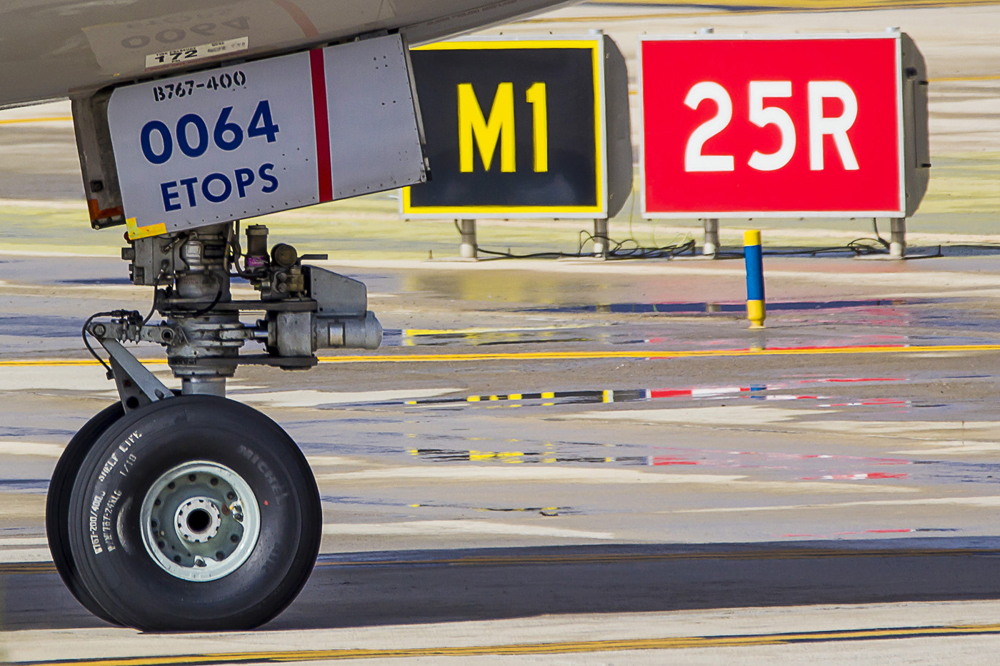 Sigma 150-600mm F5-6.3 DG OS HSM | C sample photo. American airlines b-767-400 photography