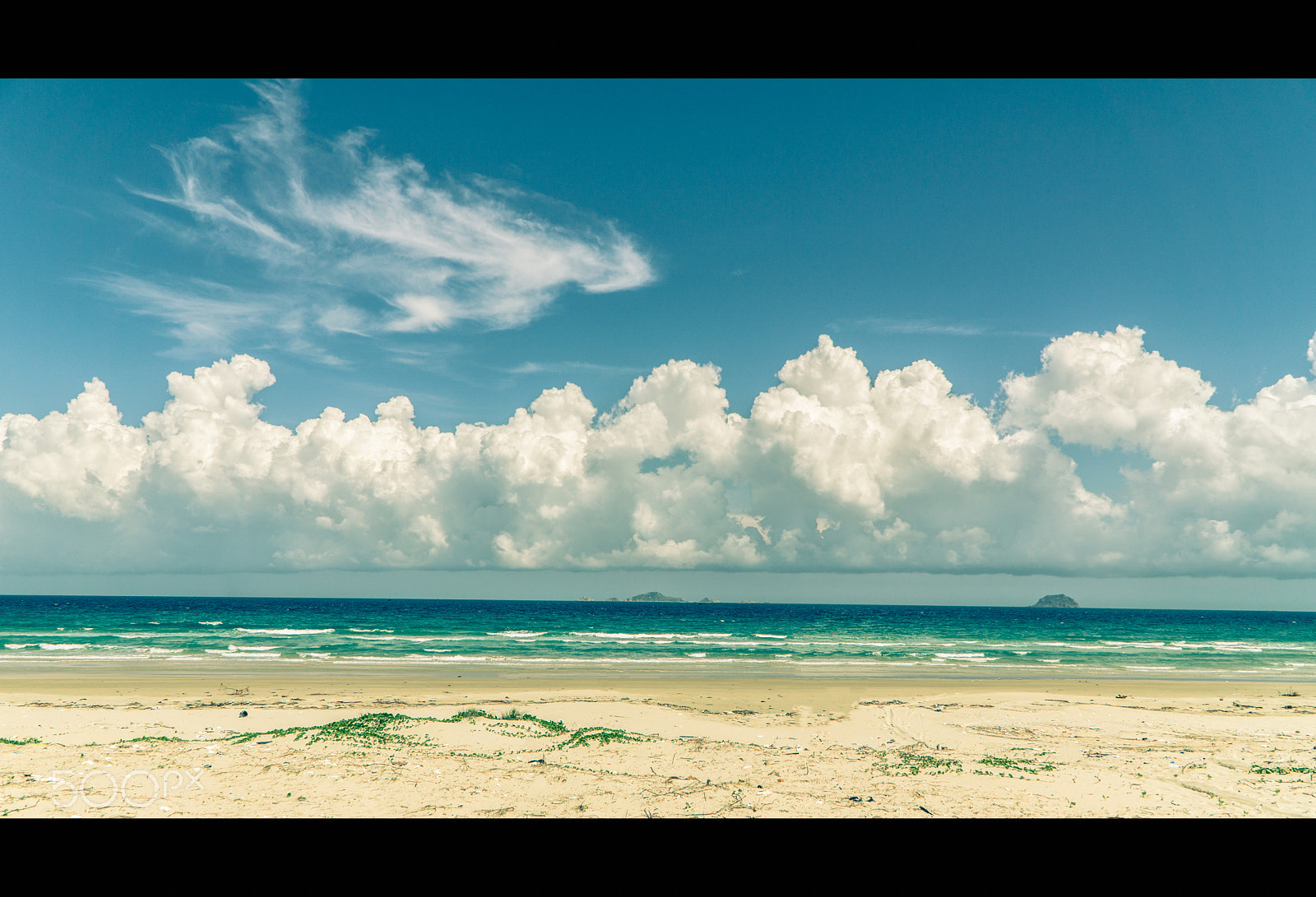 Sony a5100 + Sony E PZ 18-105mm F4 G OSS sample photo. The blue sea and gold sunny in nhatrang, vietnam photography