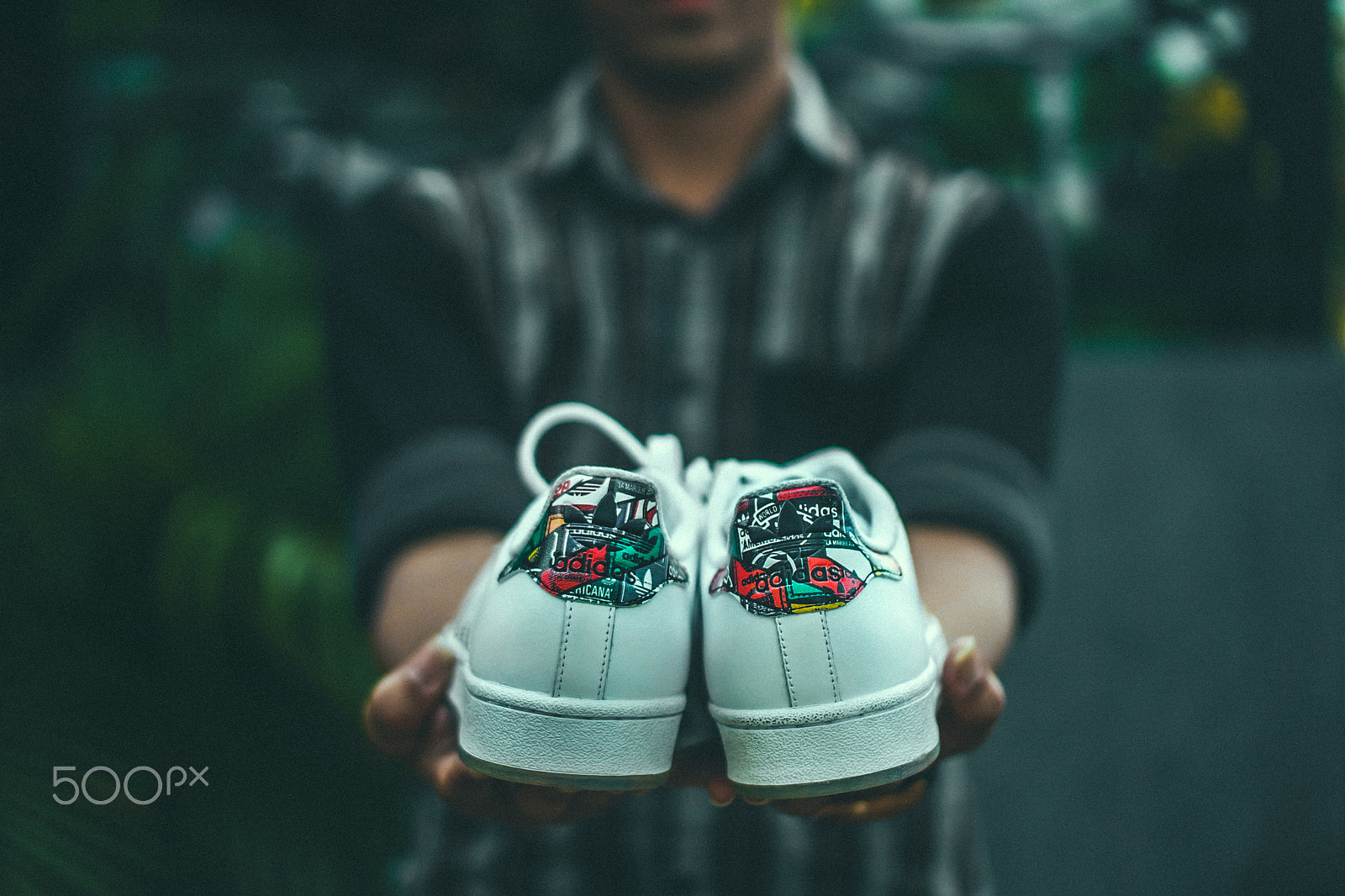 Samsung NX3000 + Samsung NX 45mm F1.8 sample photo. Adidas superstar photography