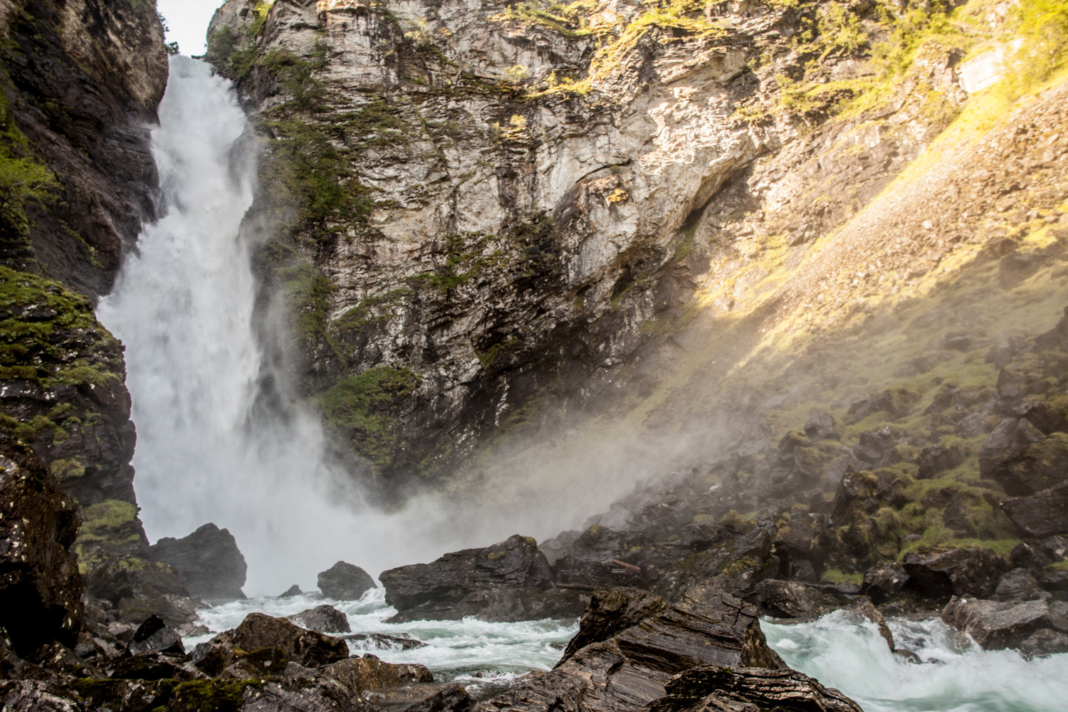 Canon EOS 5D Mark II + Sigma 28mm f/1.8 DG Macro EX sample photo. Stalheimsfossen photography