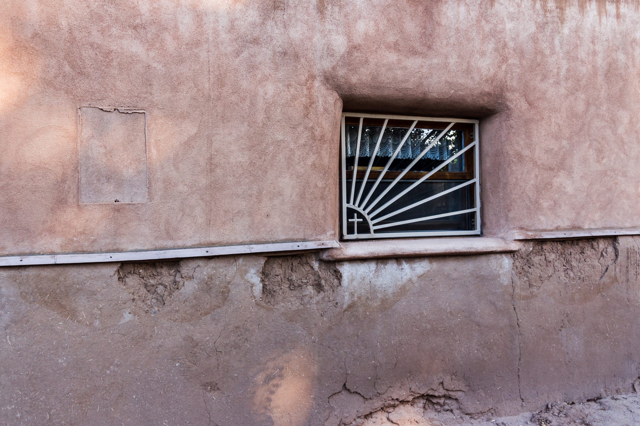 Canon EOS 650D (EOS Rebel T4i / EOS Kiss X6i) sample photo. Chimayo window photography