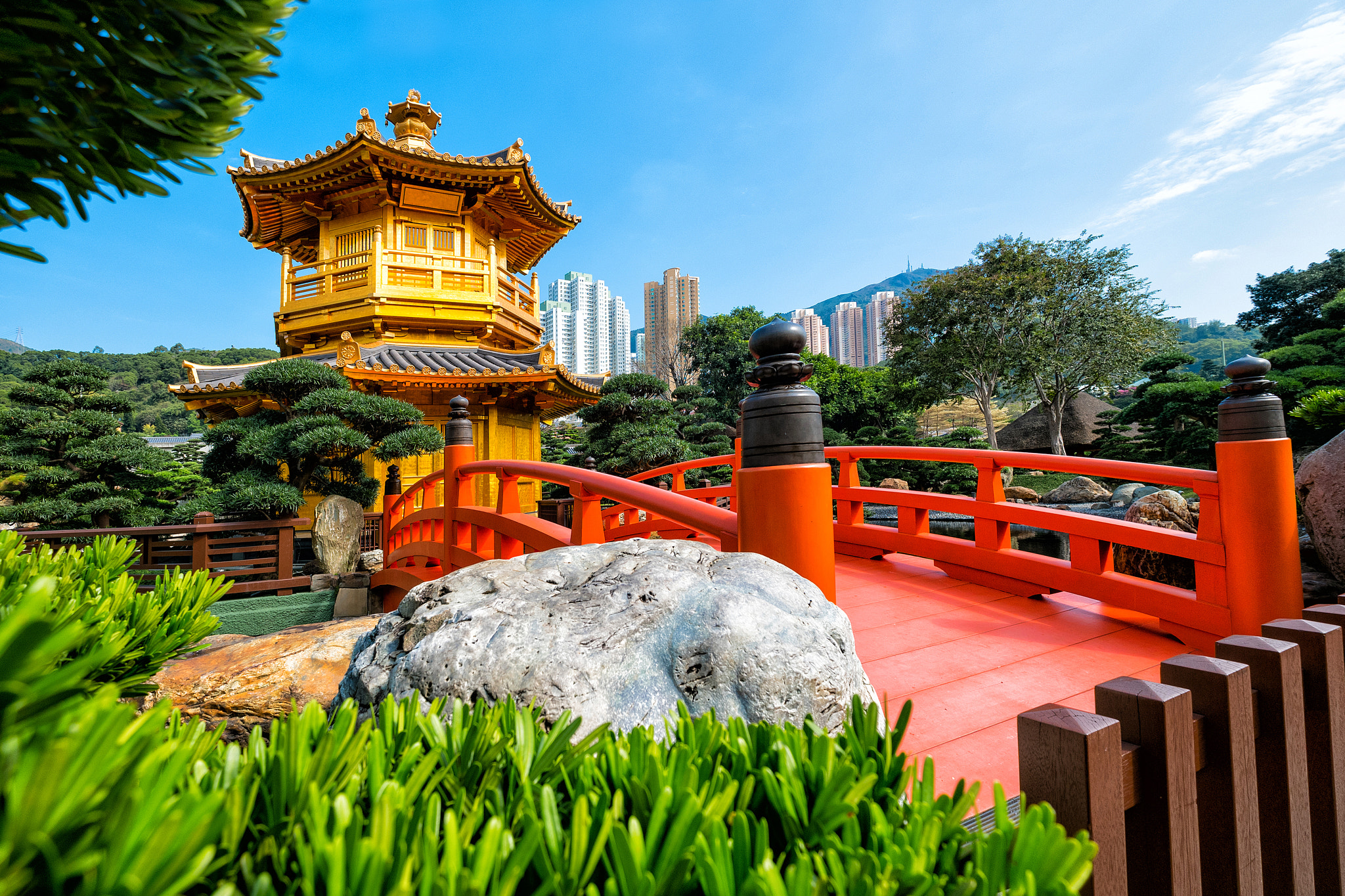 Fujifilm X-A2 + Fujifilm XF 10-24mm F4 R OIS sample photo. The golden pavilion temple in nan lian garden photography