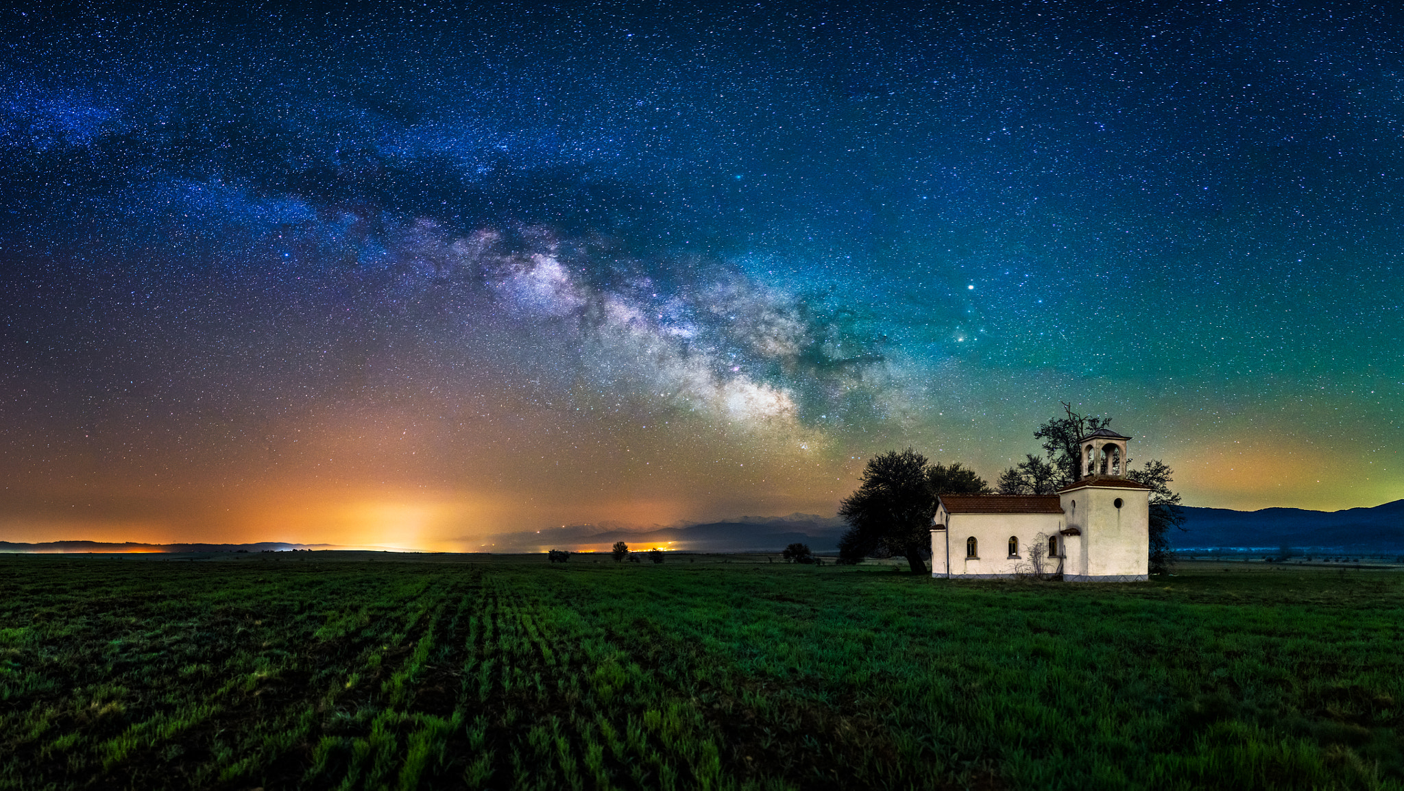 Samyang 12mm F2.8 ED AS NCS Fisheye sample photo. Color burst photography