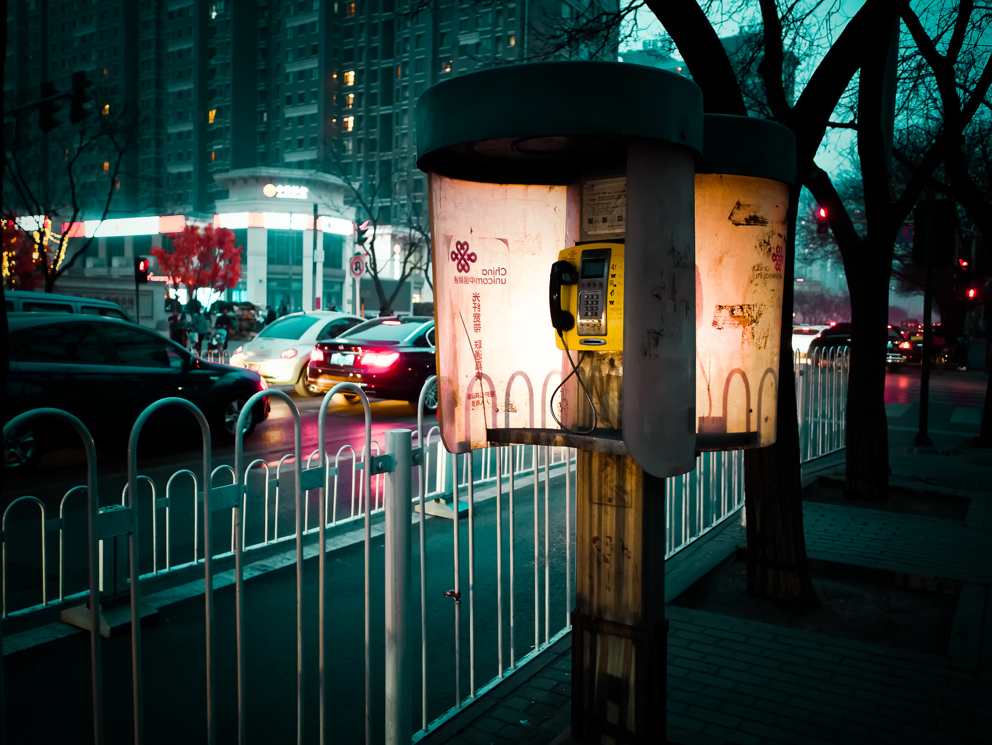 Panasonic Lumix DMC-GX7 + LEICA DG SUMMILUX 15/F1.7 sample photo. Abandoned telephone booth photography