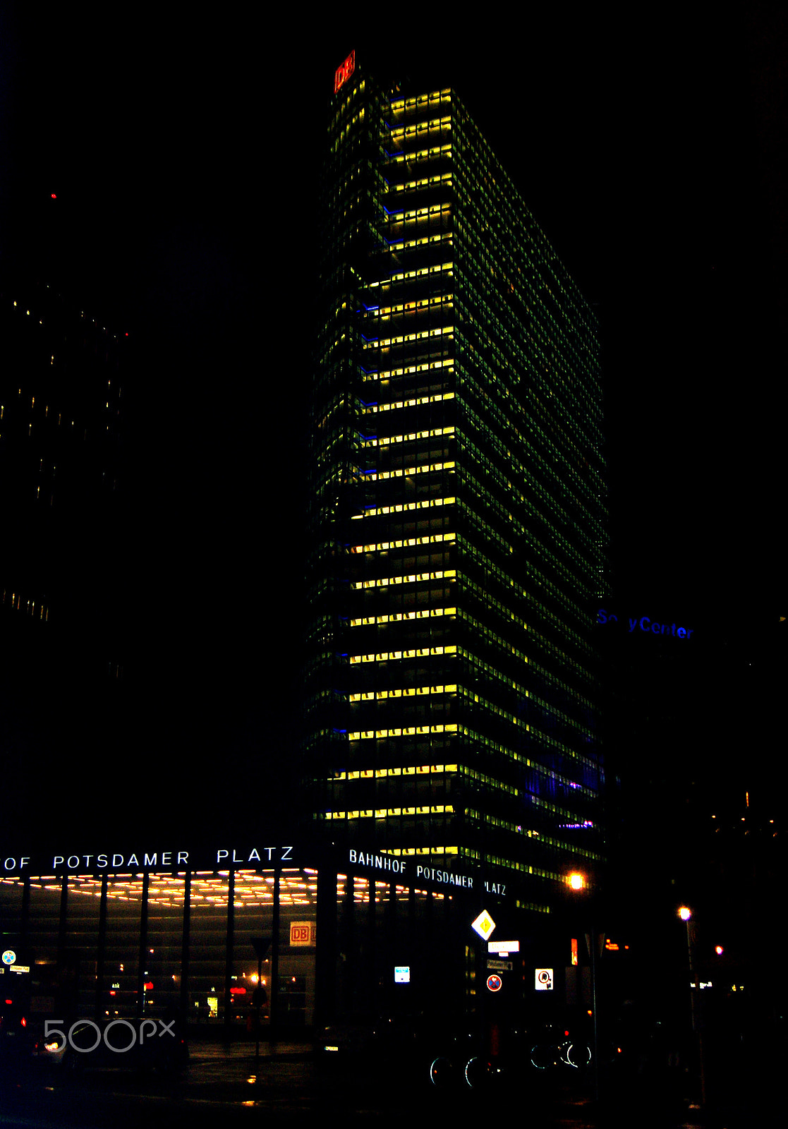 HP PHOTOSMART R717 (V01.00) sample photo. Potsdamer platz photography