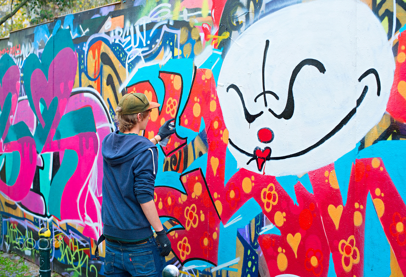 Nikon Df + Nikon AF Nikkor 50mm F1.4D sample photo. Teenager graffiti painter photography