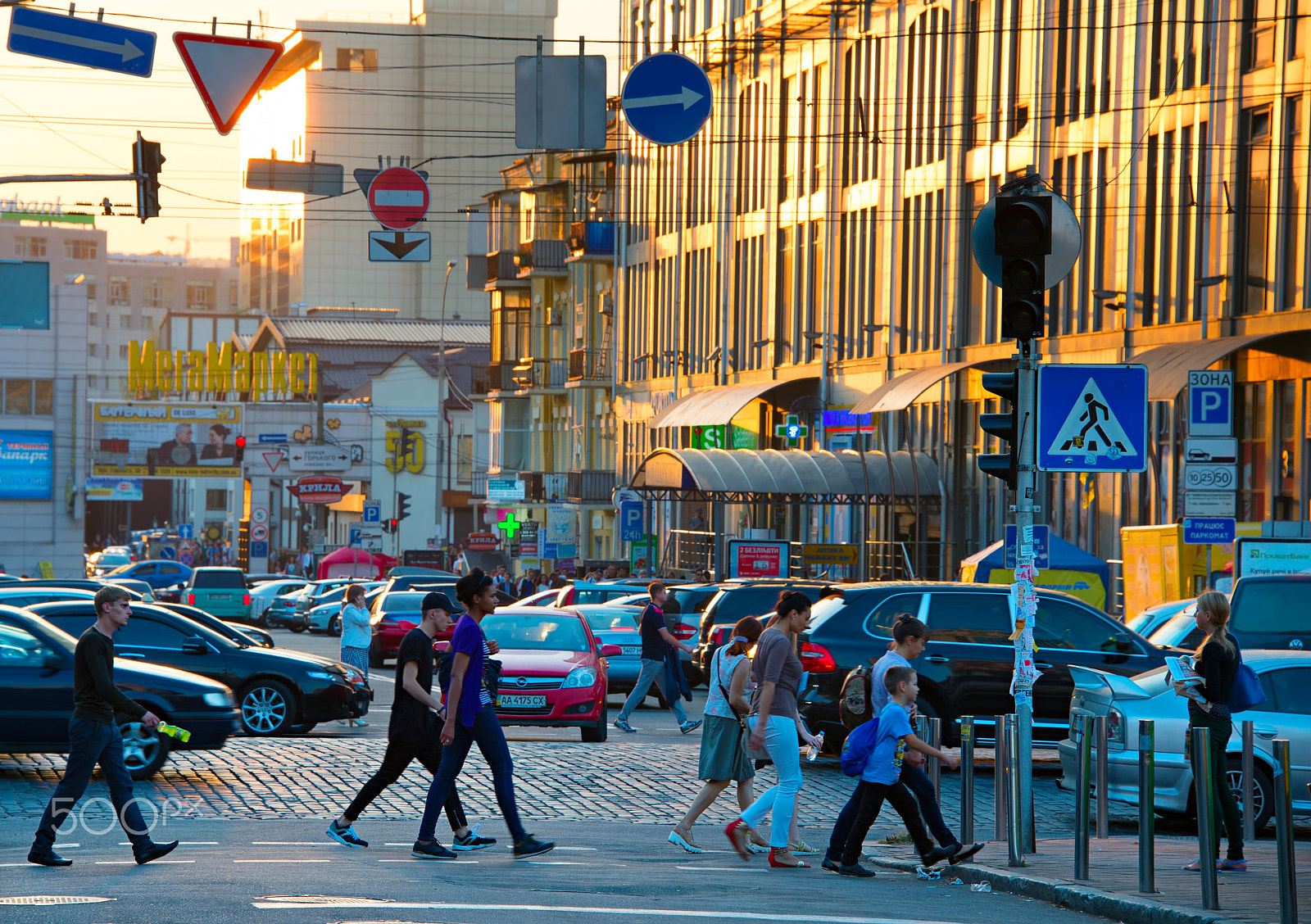 Nikon Df sample photo. Crossing the road photography
