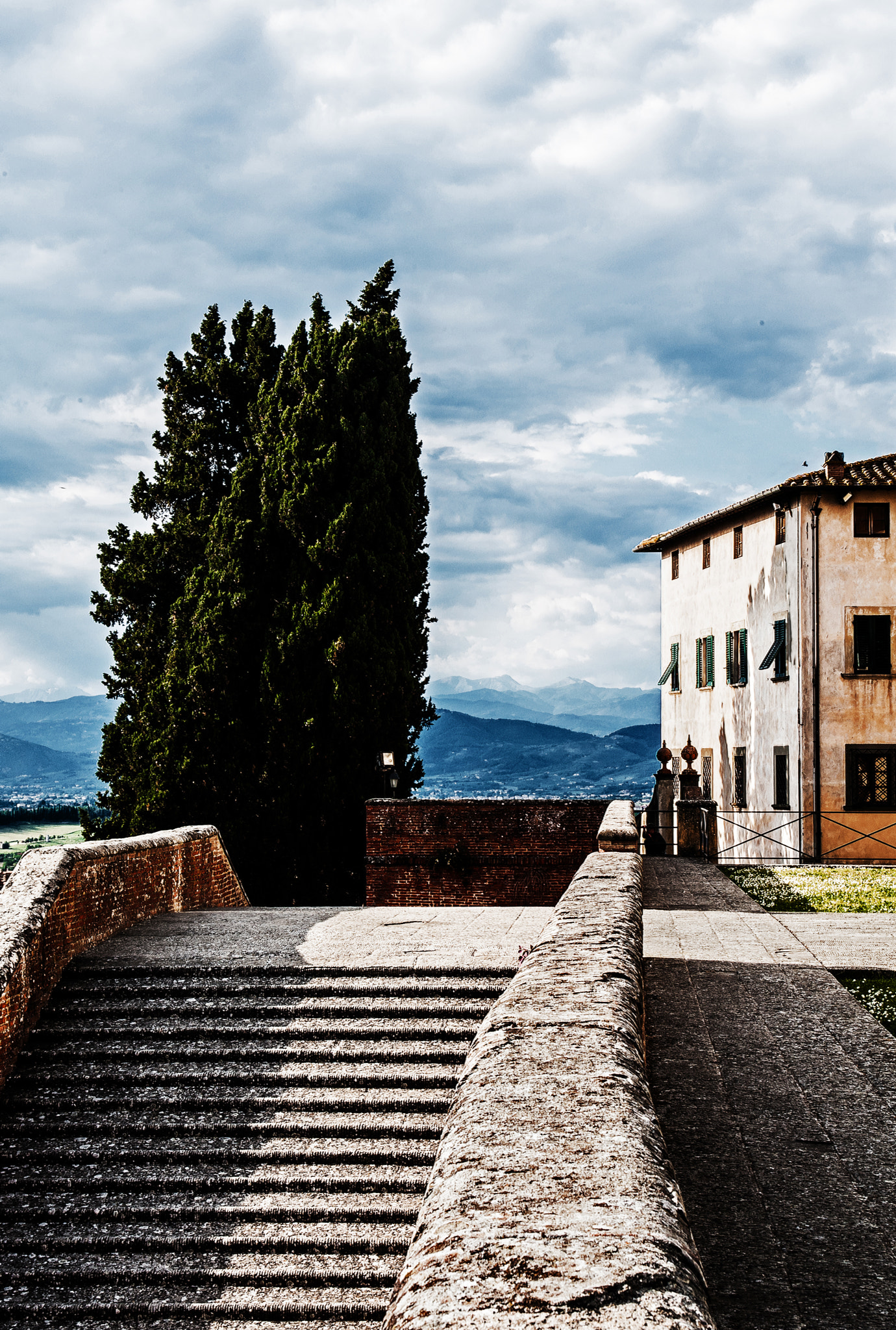 AF Zoom-Nikkor 28-85mm f/3.5-4.5 sample photo. Cerreto guidi-villa medicea photography