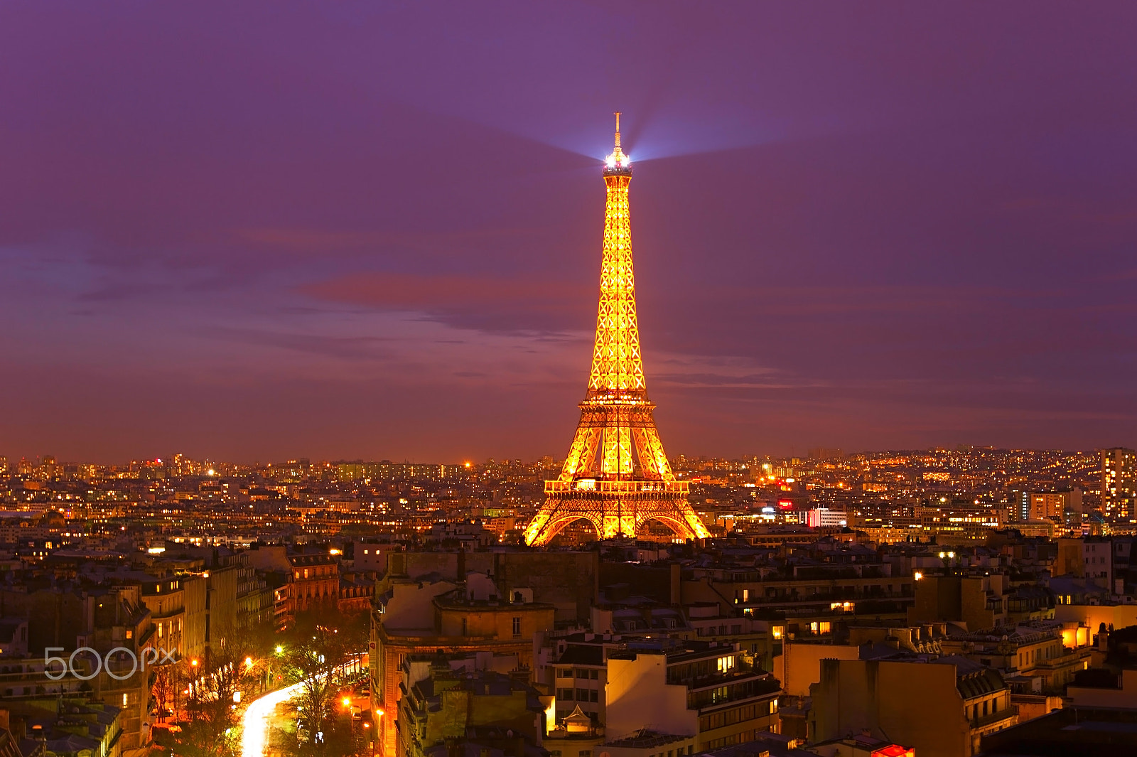 Nikon Df + AF Zoom-Nikkor 28-80mm f/3.3-5.6G sample photo. Eiffel tower at twilight, paris photography