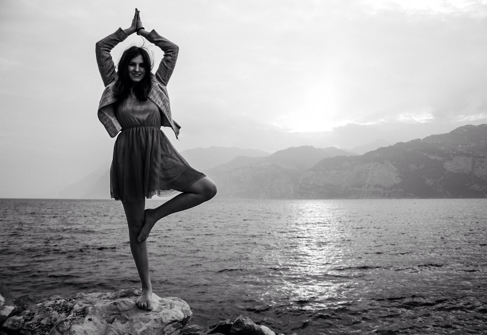 Canon EF-S 18-55mm F3.5-5.6 sample photo. B&w lake garda sunset photography