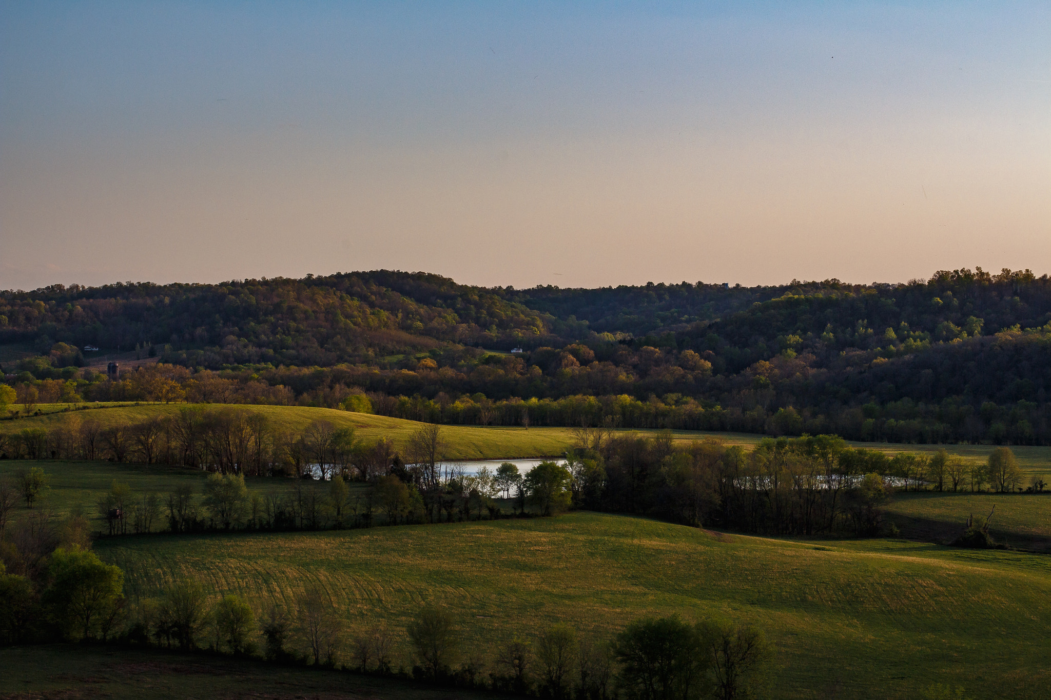 Canon EOS 650D (EOS Rebel T4i / EOS Kiss X6i) + Canon EF 50mm F1.4 USM sample photo. Golden hour on baker's bluff photography