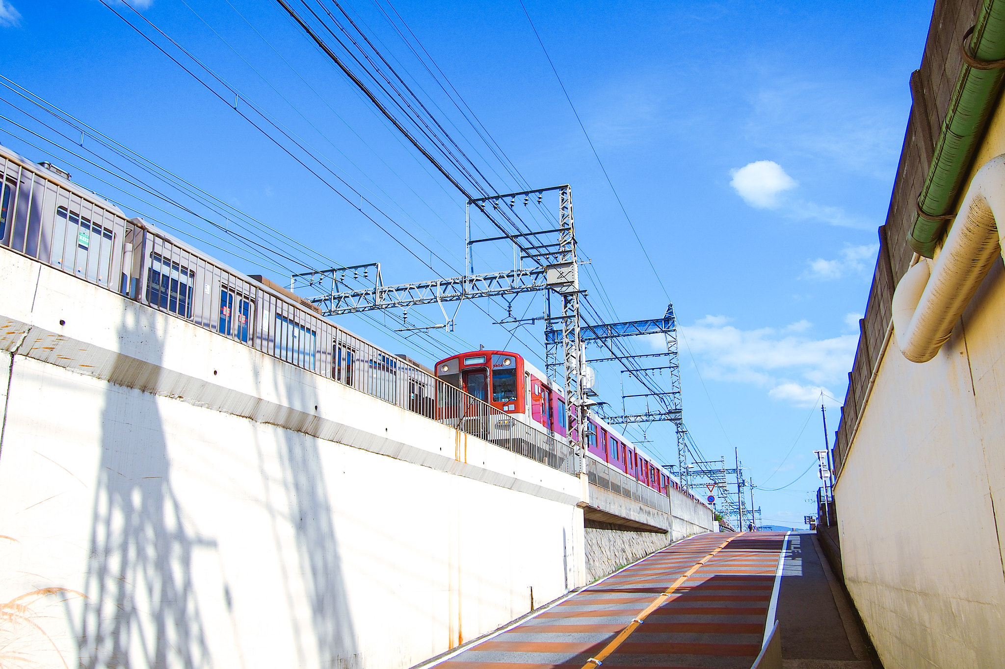 Olympus PEN E-P5 sample photo. Here comes a train photography