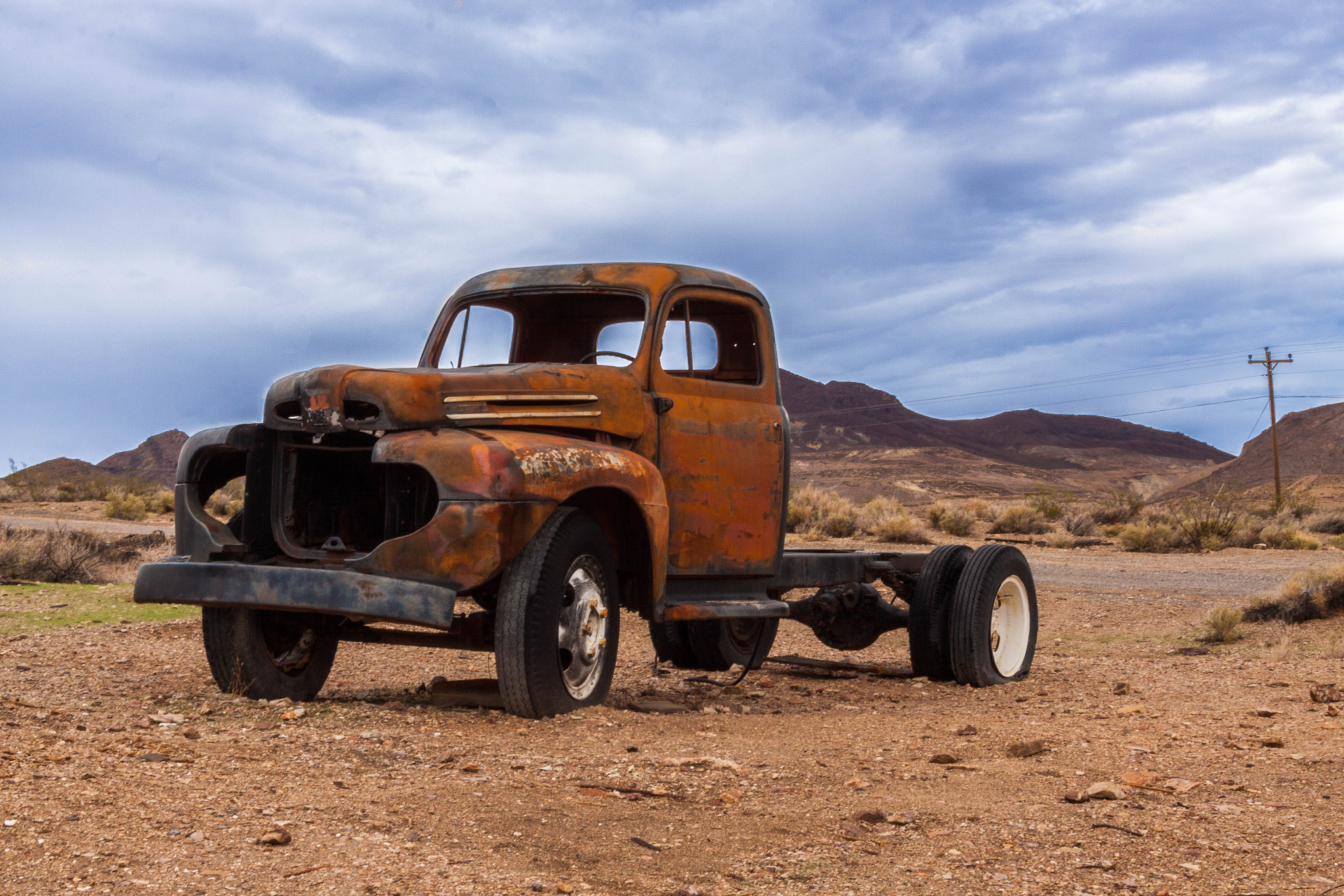 Canon EOS 50D + Sigma 18-250mm F3.5-6.3 DC OS HSM sample photo. Forgotten truck in the death valley photography