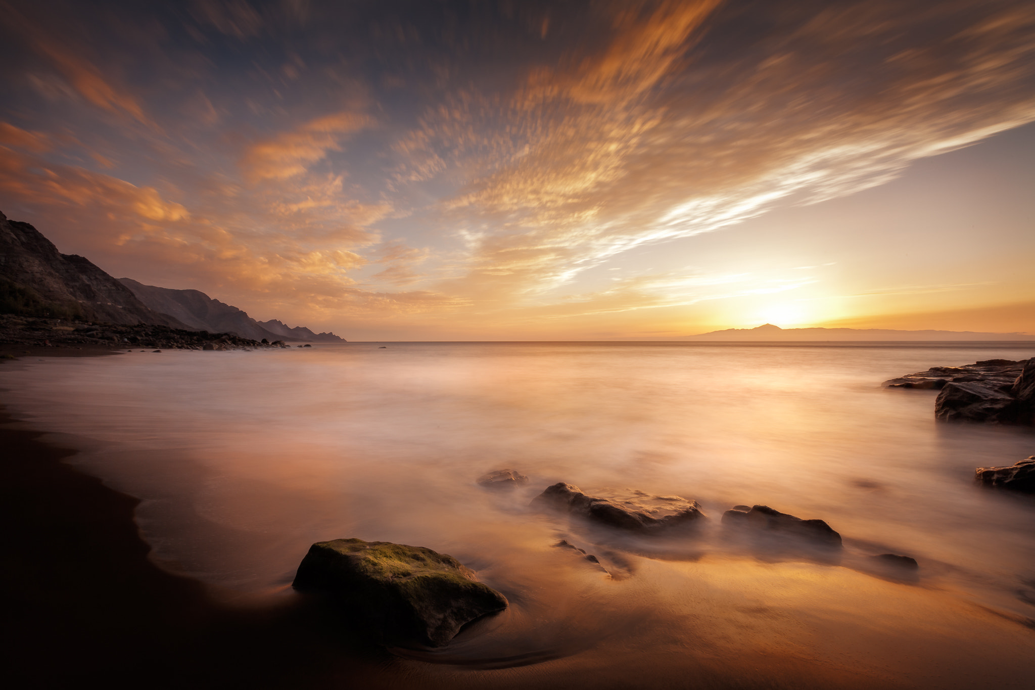 Canon EOS 5D Mark II + Canon EF 16-35mm F2.8L USM sample photo. Golden sunset at the north shore photography