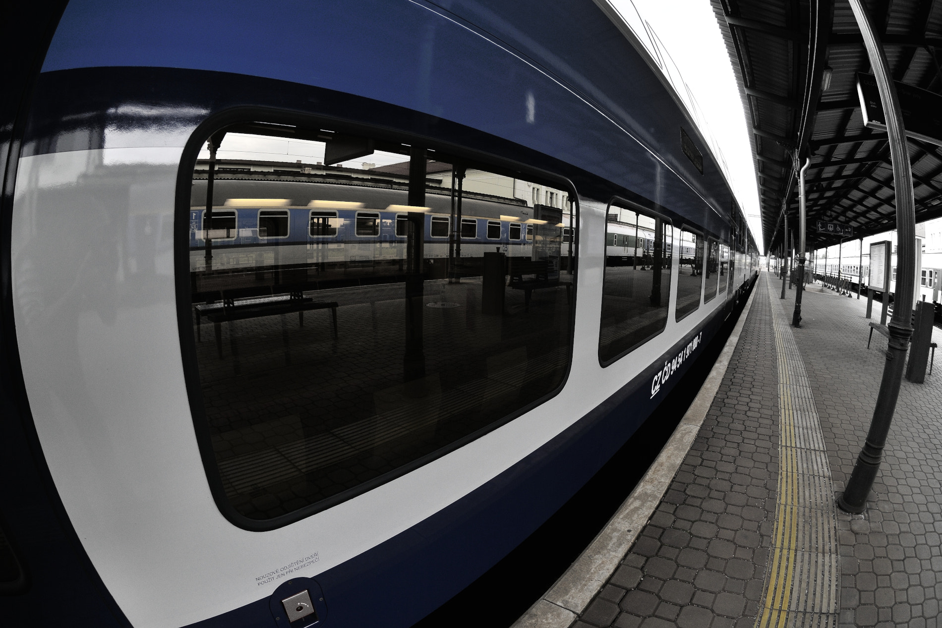 Nikon AF DX Fisheye-Nikkor 10.5mm F2.8G ED sample photo. Station photography