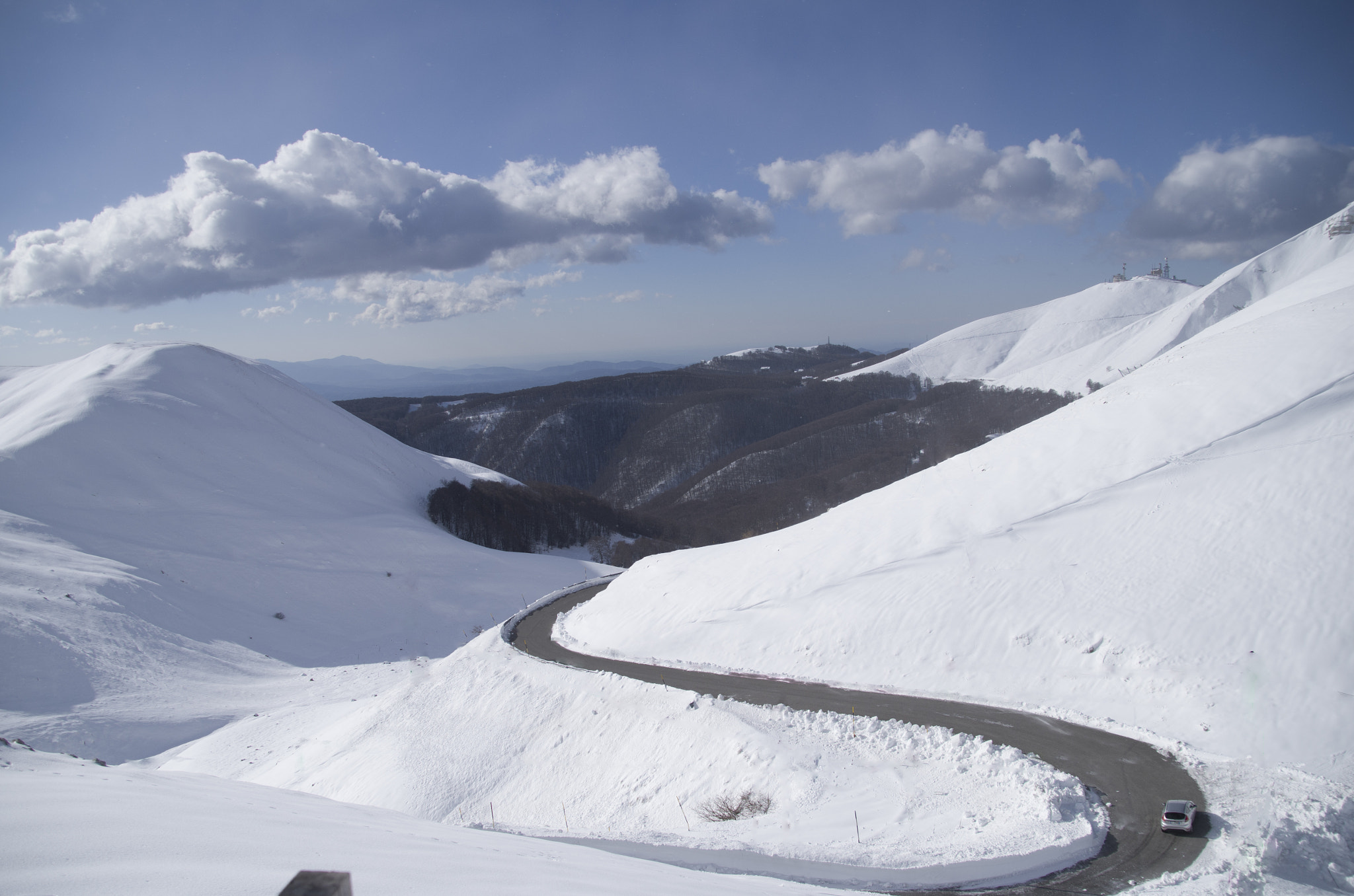 Pentax K-500 sample photo. Road in the snow photography