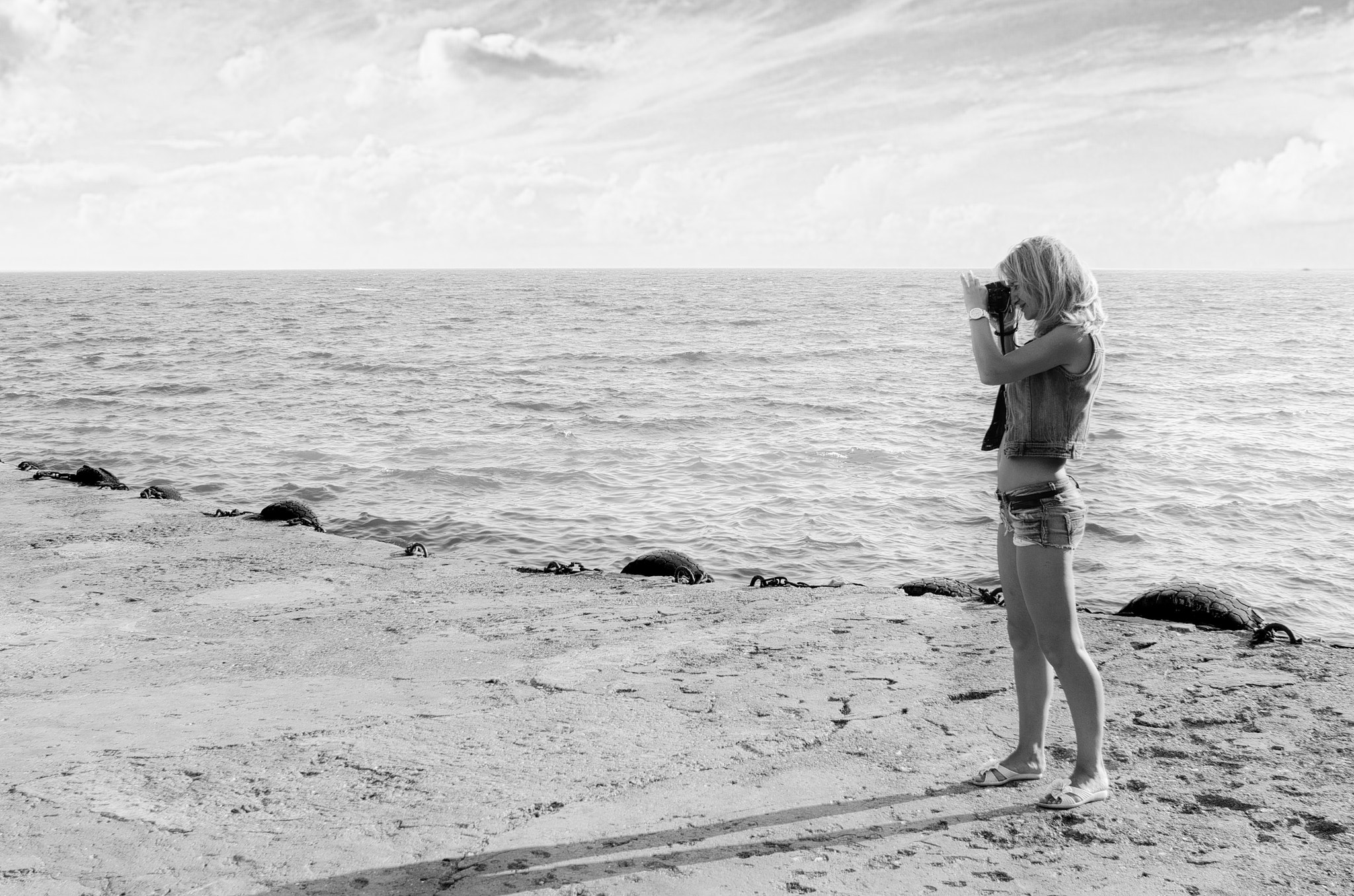 AF Zoom-Nikkor 28-85mm f/3.5-4.5 sample photo. Camera girl photography