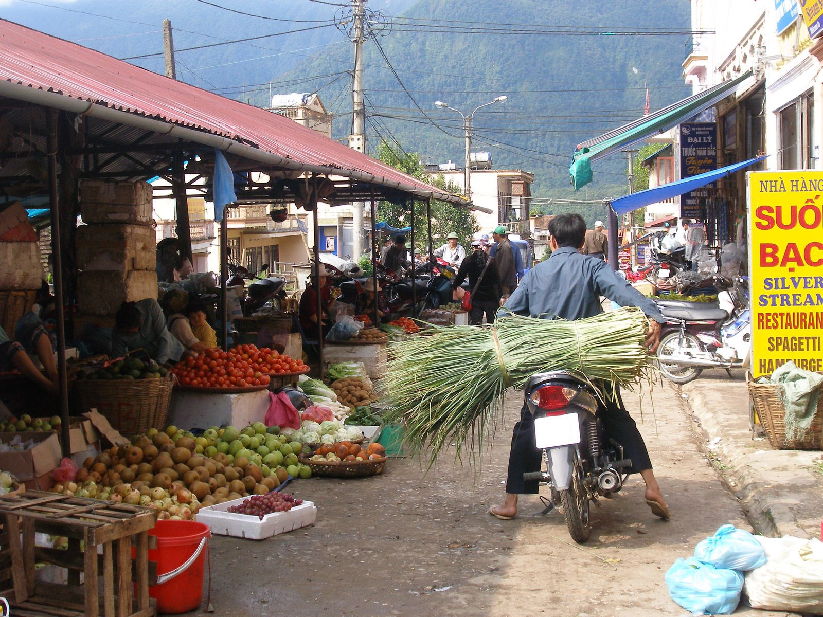 Olympus C7070WZ sample photo. Sapa, vietnam photography