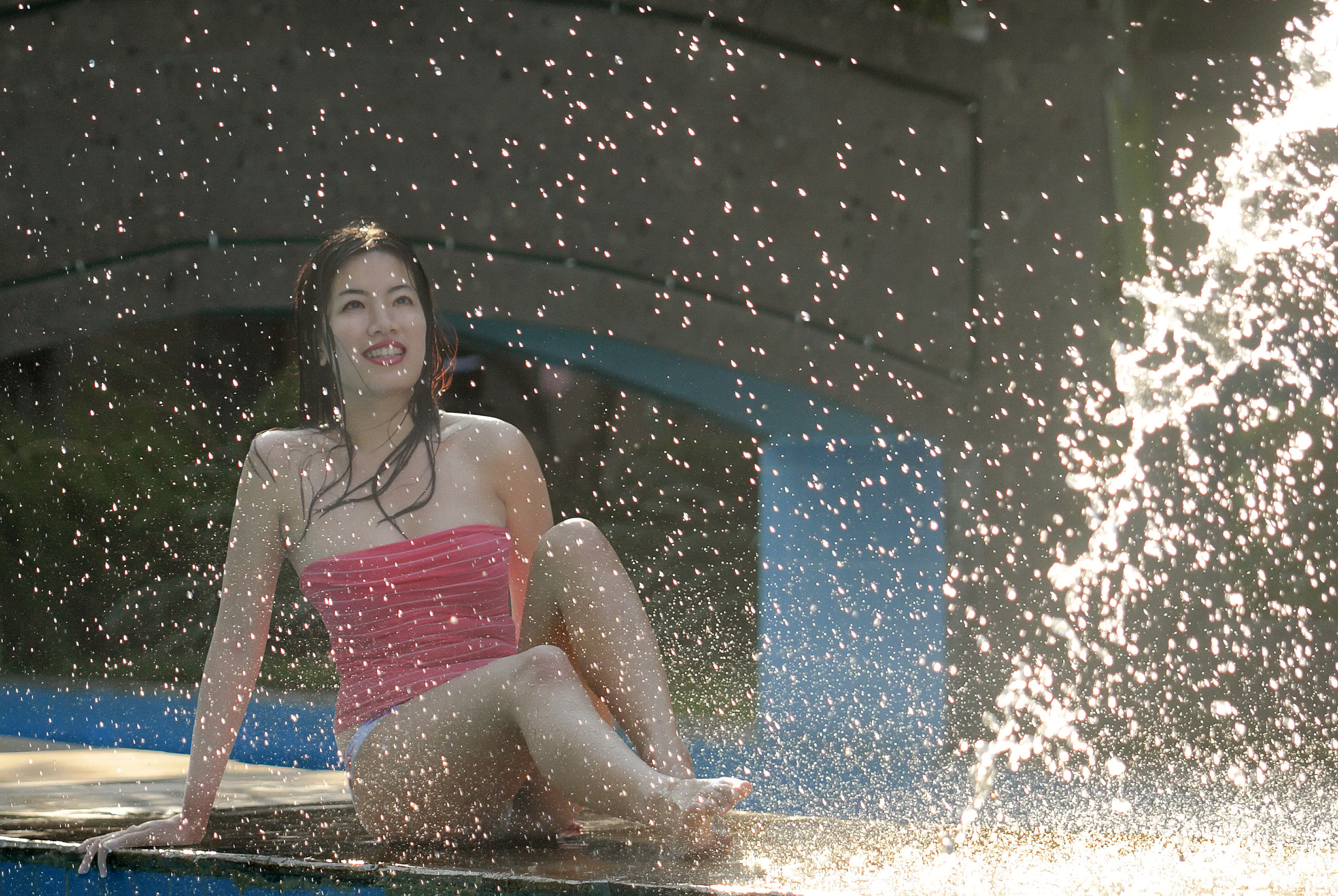 Nikon AF-Nikkor 80-200mm F2.8D ED sample photo. Beautiful woman in the rain photography