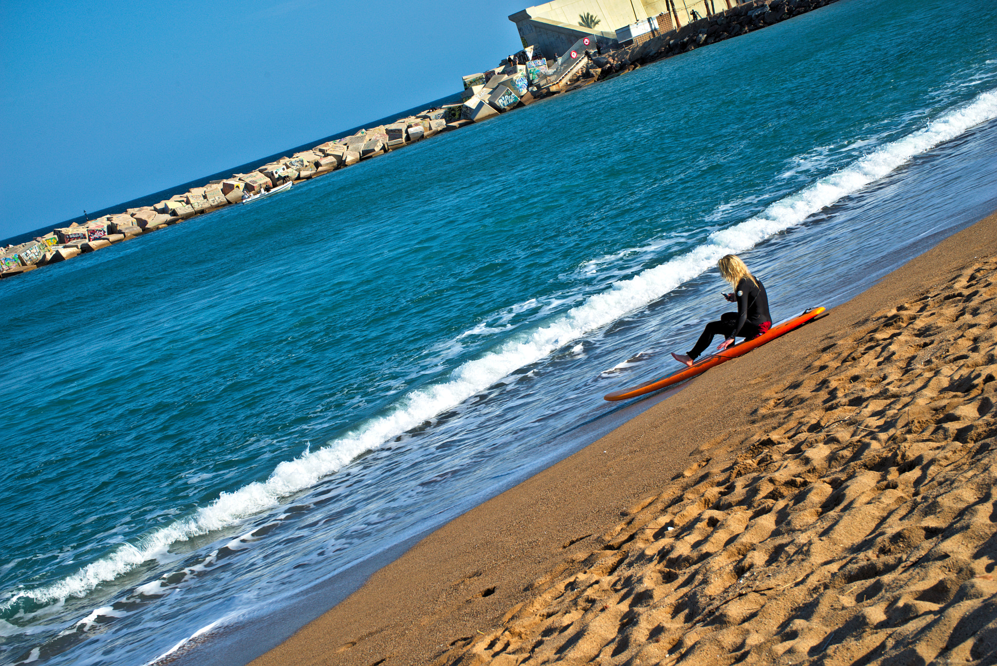 Sony FE 28-70mm F3.5-5.6 OSS sample photo. Surf at the beach photography