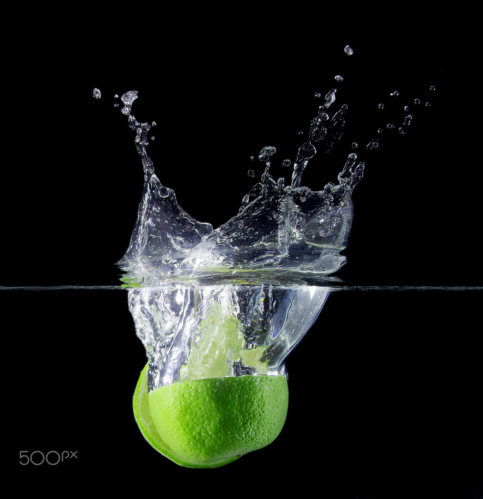 Sigma 18-250mm F3.5-6.3 DC Macro OS HSM sample photo. Lime in water photography