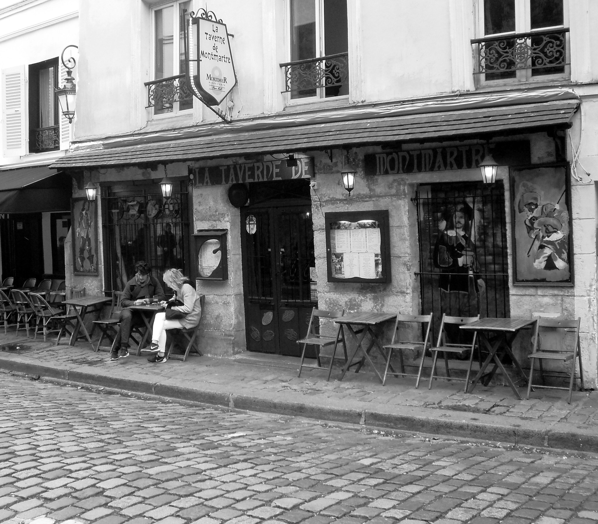 Sony DSC-S2000 sample photo. La taverne de montmartre-lili photography