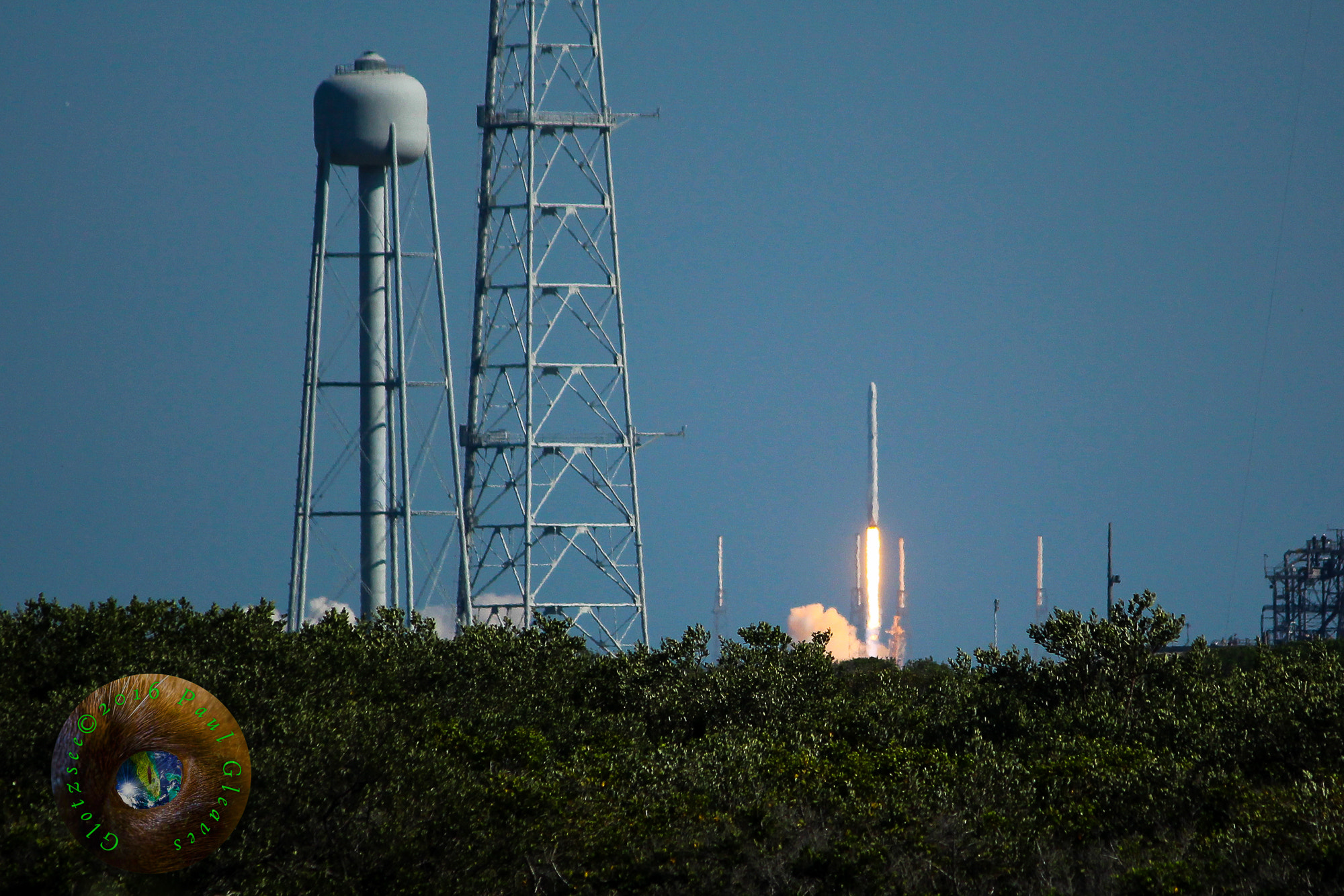 Canon EF-S 55-250mm F4-5.6 IS sample photo. Spacex's falcon 9 rocket lifting off. photography