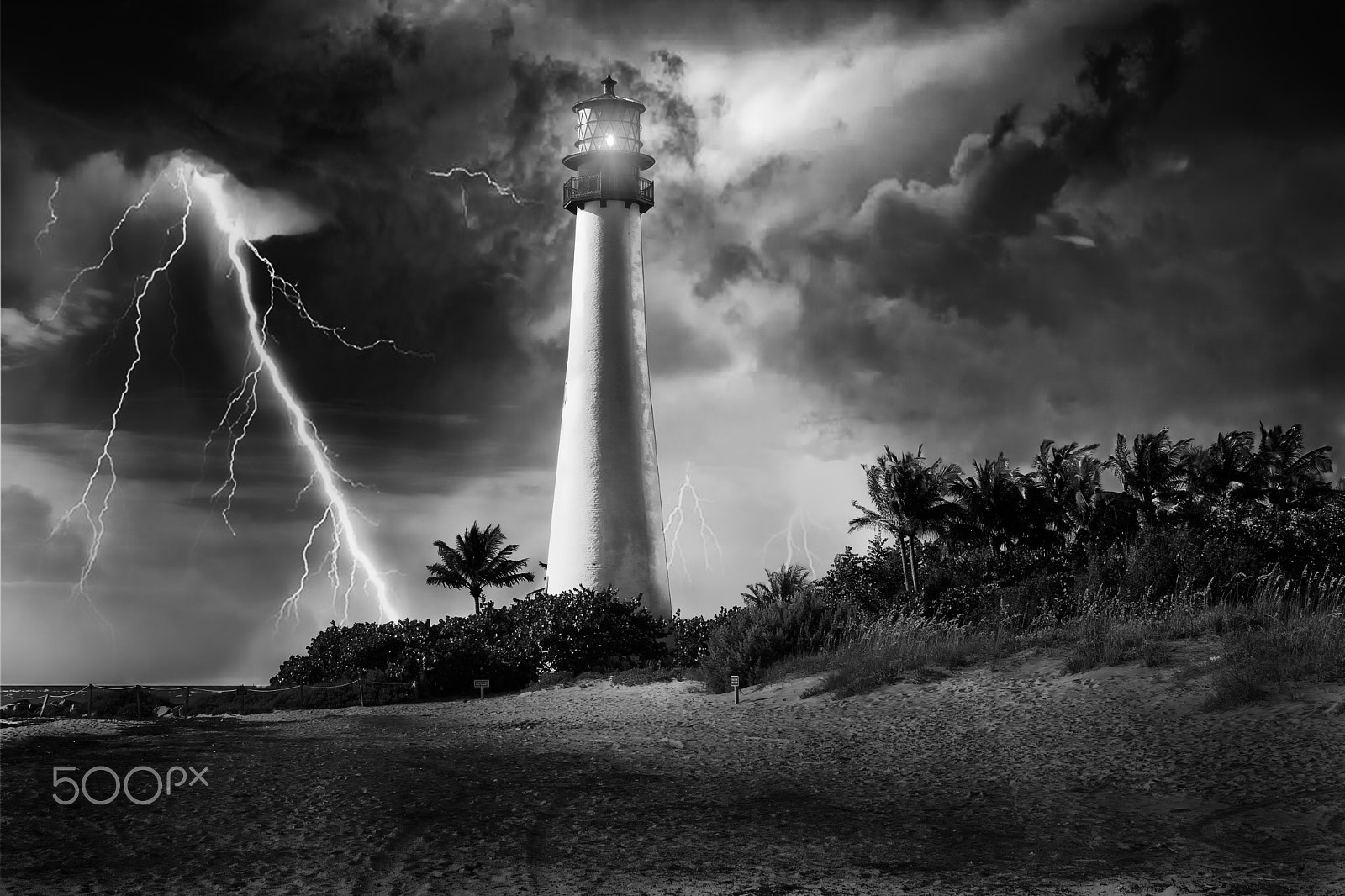 Nikon AF-S Nikkor 24-70mm F2.8E ED VR sample photo. Cape florida lighthouse photography