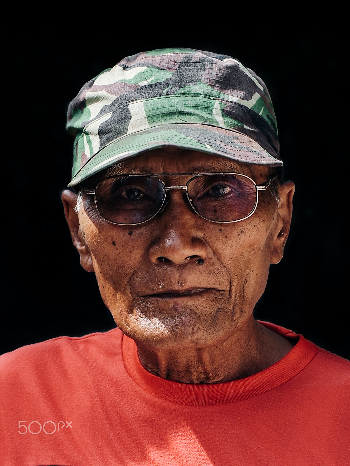 Samsung NX3000 + Samsung NX 45mm F1.8 sample photo. Old man photography