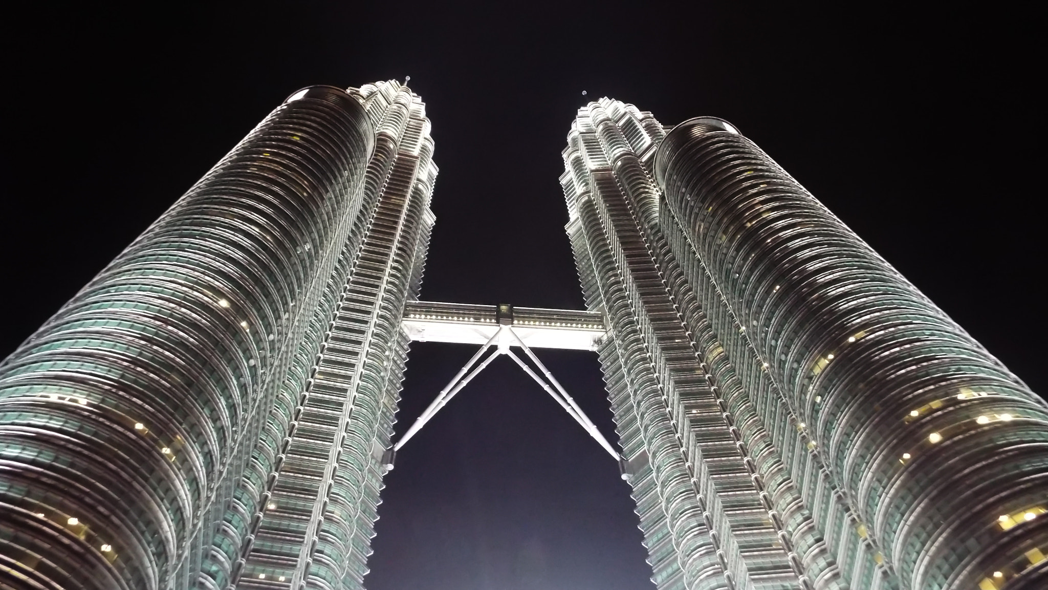 Fujifilm FinePix S9400W sample photo. The twins of malaysia photography