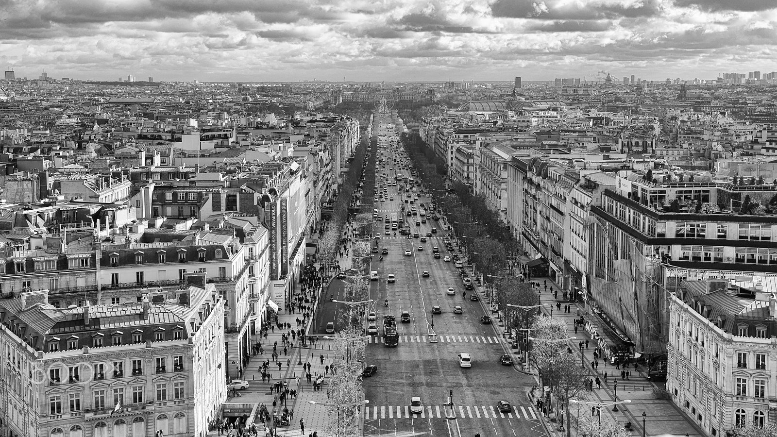 Canon EOS-1D Mark III sample photo. Avenue des champs-Élysées photography