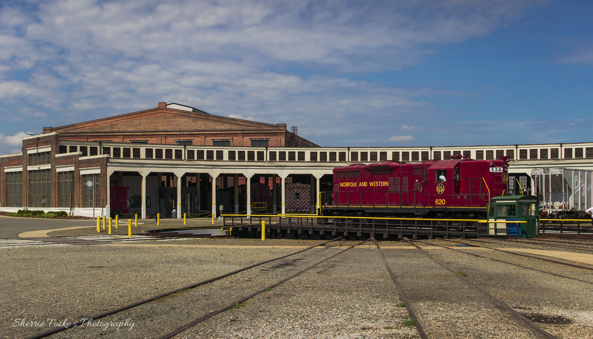 Canon EF 24-70mm F2.8L II USM sample photo. Roundhouse turntable - carolina transportation museum photography